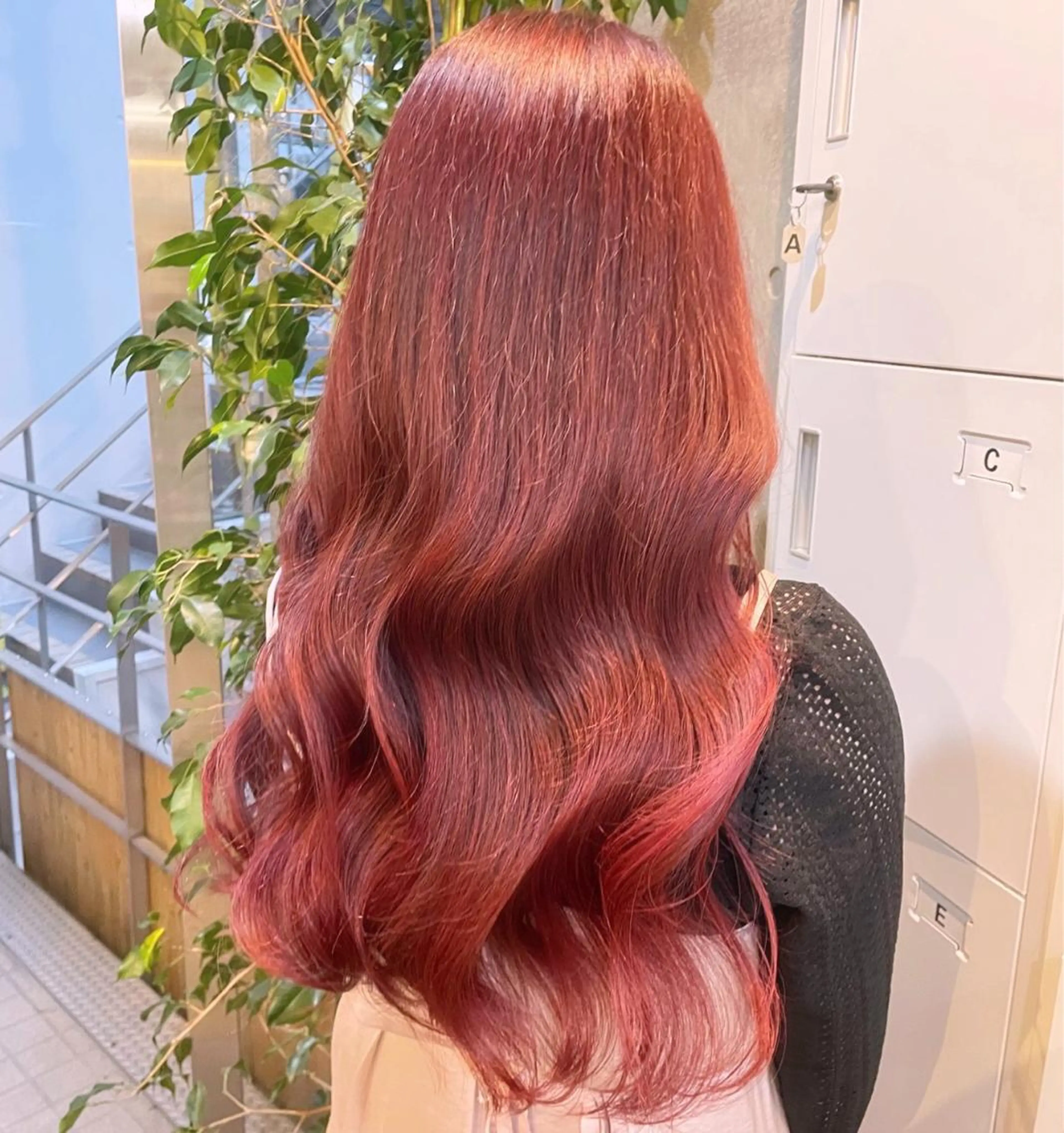 ロング カラー アディクシーカラー ベージュカラー 黒髪 ブリーチ ブルーカラー ヘアカラー トリートメント 藤澤 夏実/インナーカラーのヘアスタイル