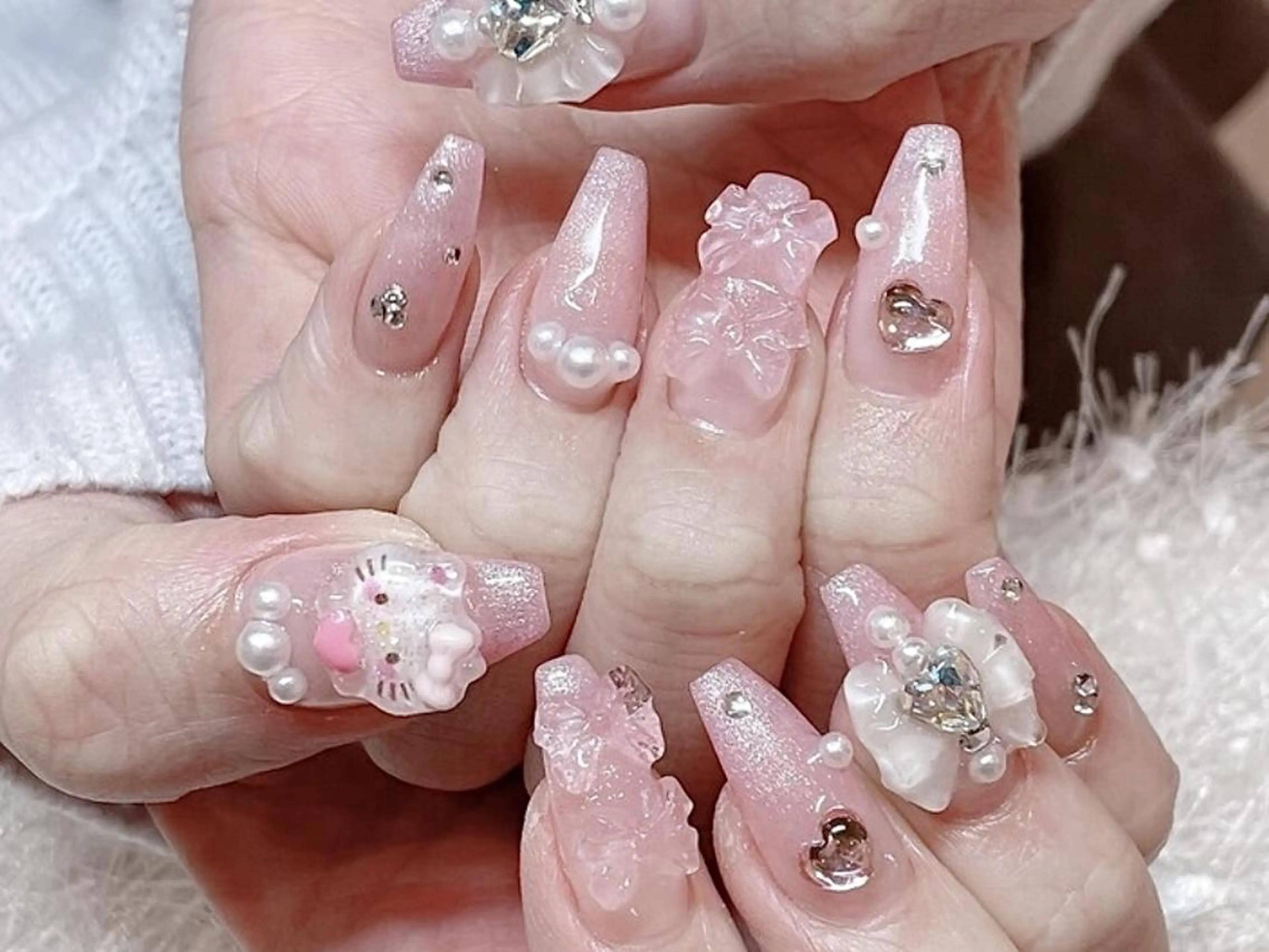 ネイル アートネイル 持ち込み Rainrain💧 パーツ豊富、やり放題のネイルデザイン