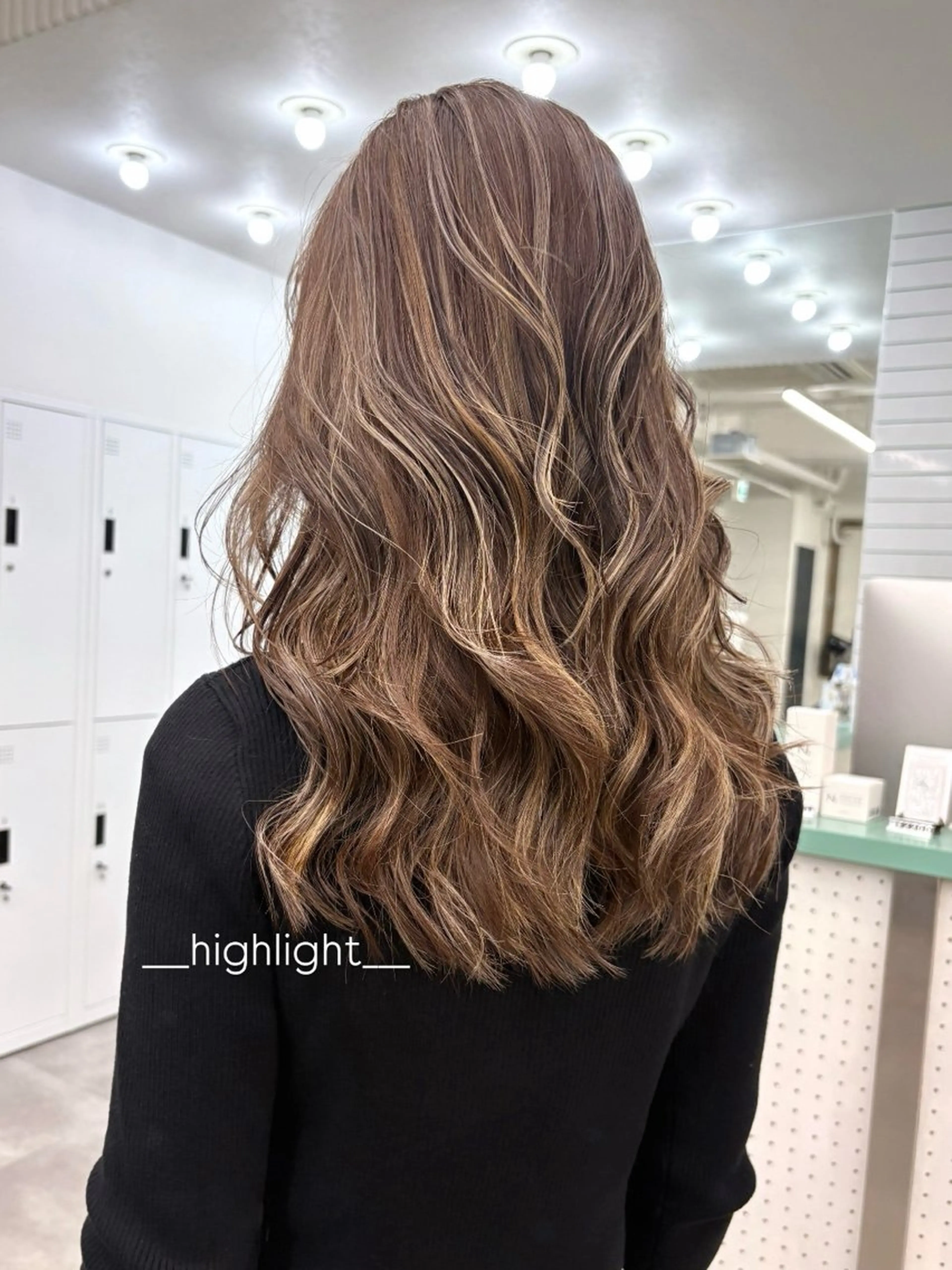 セミロング 外国人風カラー ハイライト ヘアカラー トリートメント Ⓜ︎iyu🌊/ハイ ライト/海外風カラーのヘアスタイル