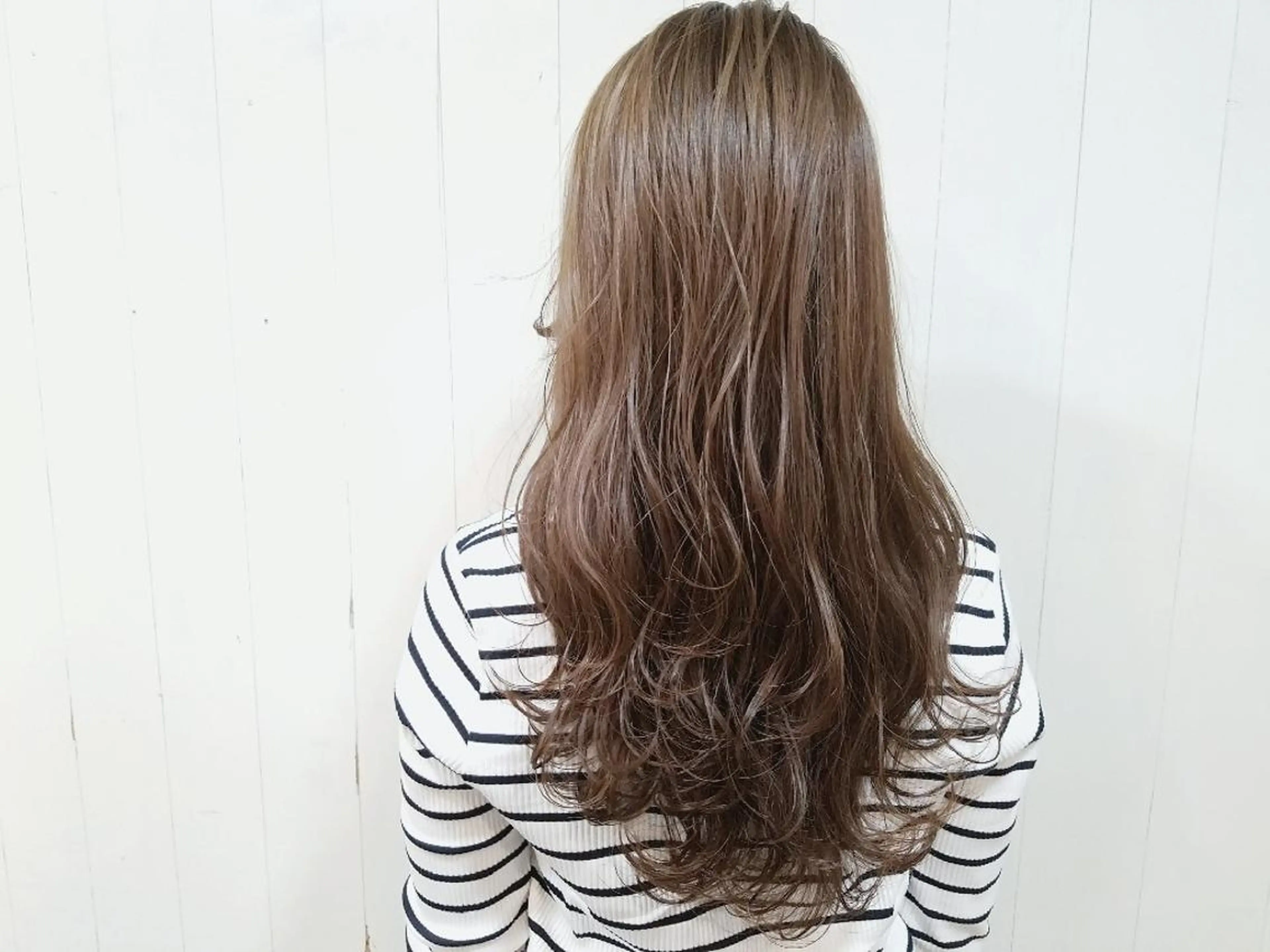 ロング カラー アッシュ ベージュカラー ウルフ、ボブ美容師 今井のヘアスタイル