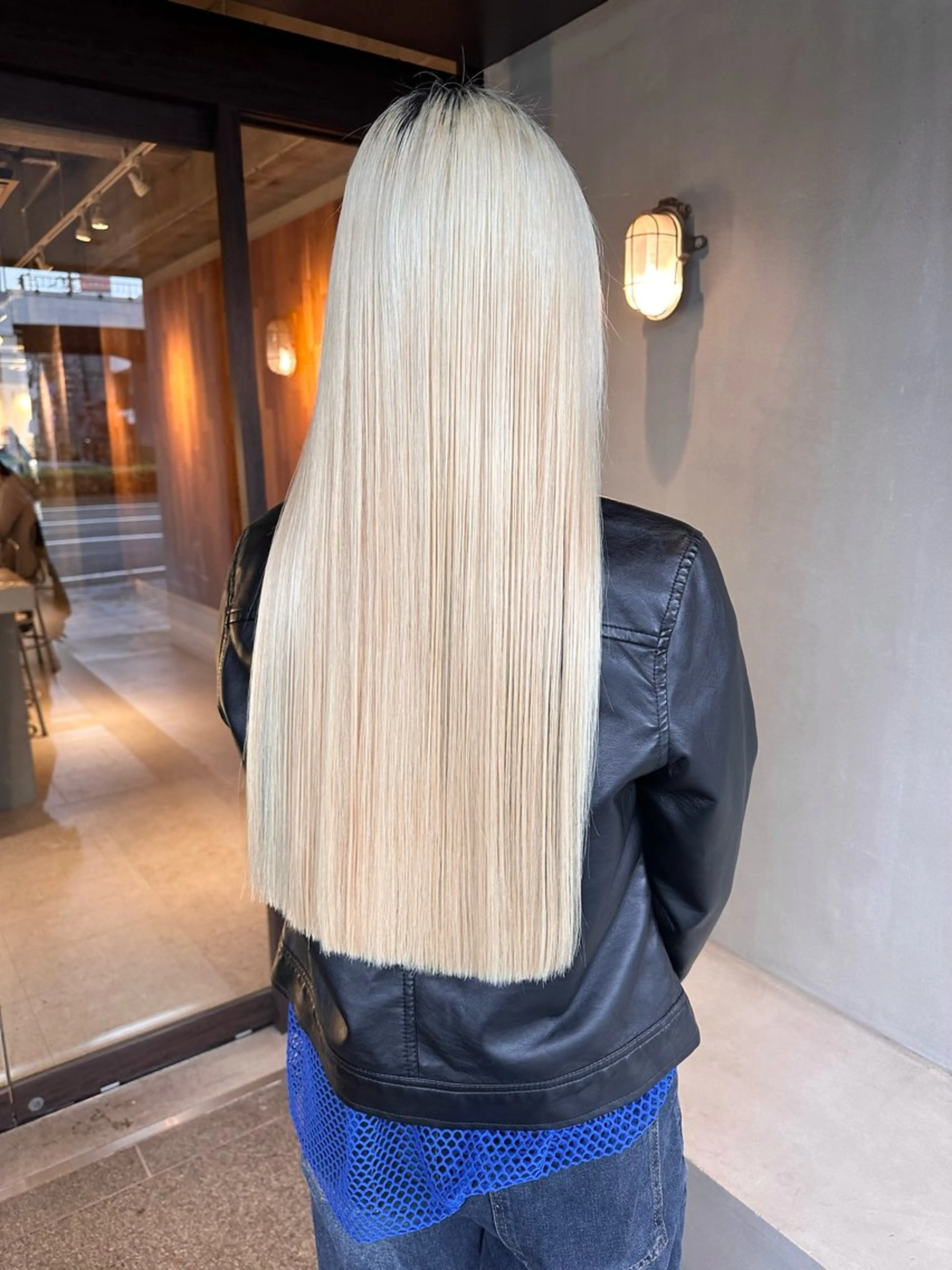 ロング カラー ブロンド ヘアカラー 福崎 真奈のヘアスタイル