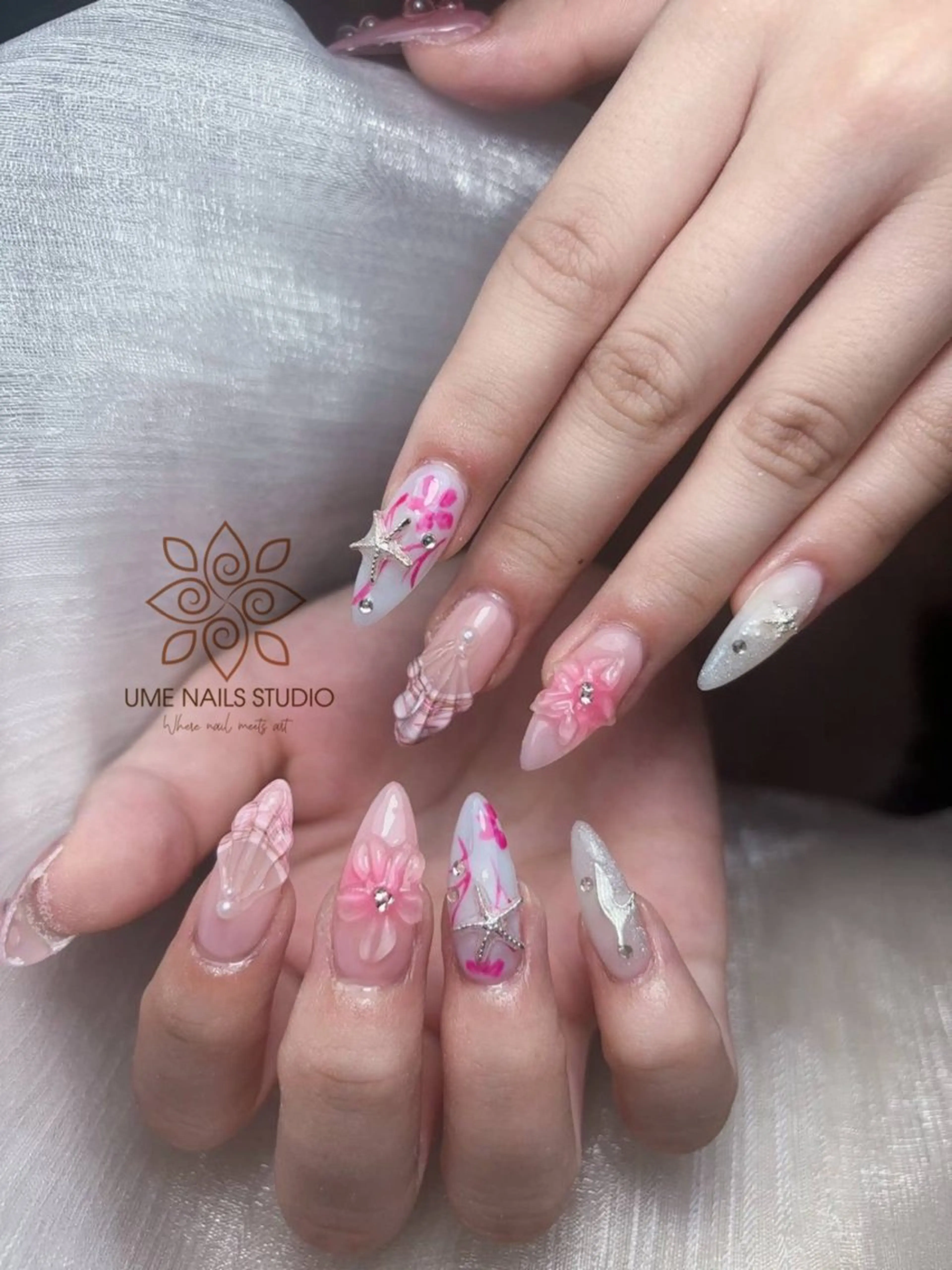 ネイル チークネイル クリアネイル ガーリー キラキラネイル 韓国ネイル ハンドネイル Ume Nail Studioのネイルデザイン