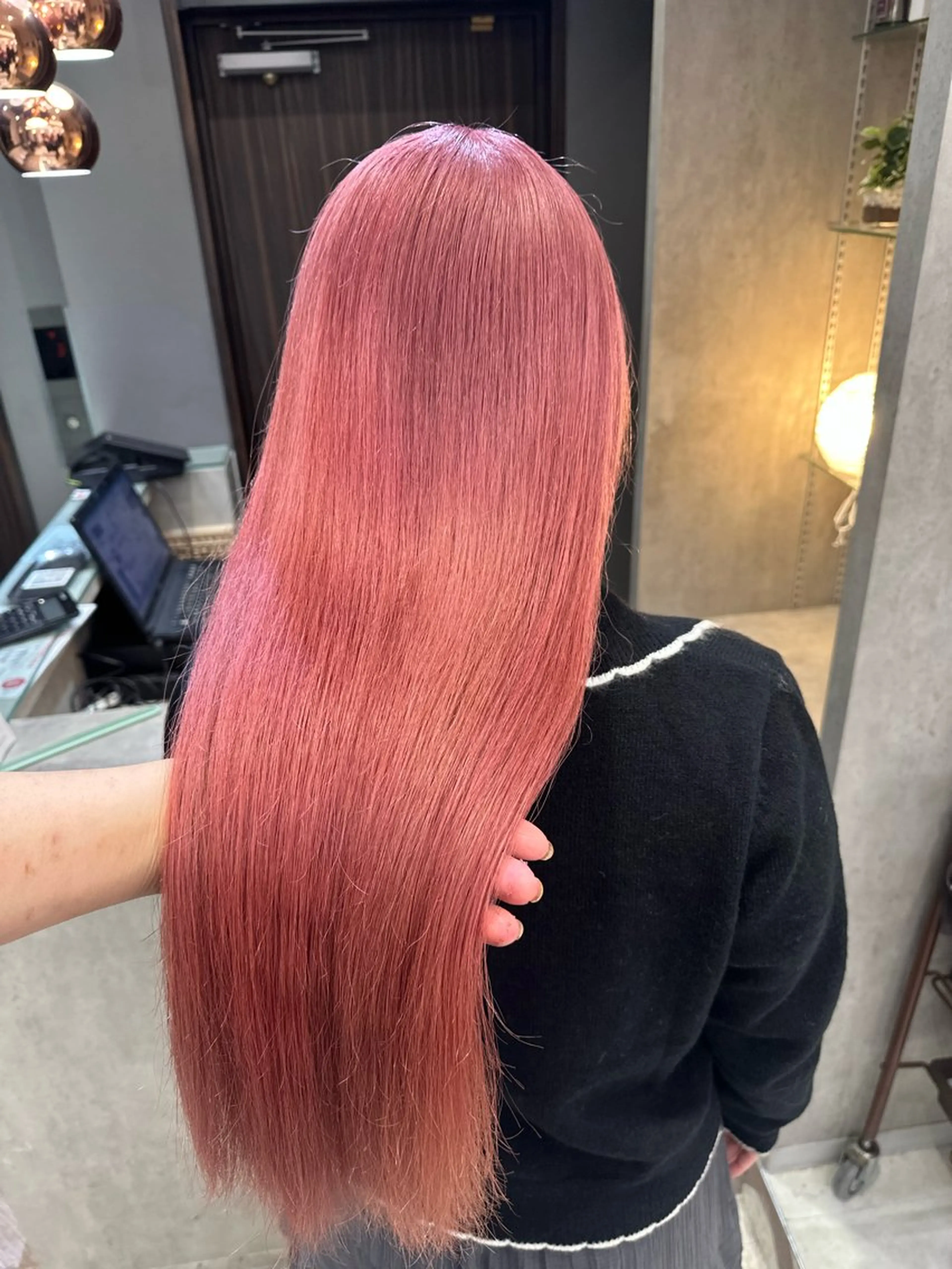 ロング カラー ベージュカラー ブリーチ ブラウンカラー 透明感カラー ピンクカラー AYAKASA 暖色カラー/レイヤーのヘアスタイル