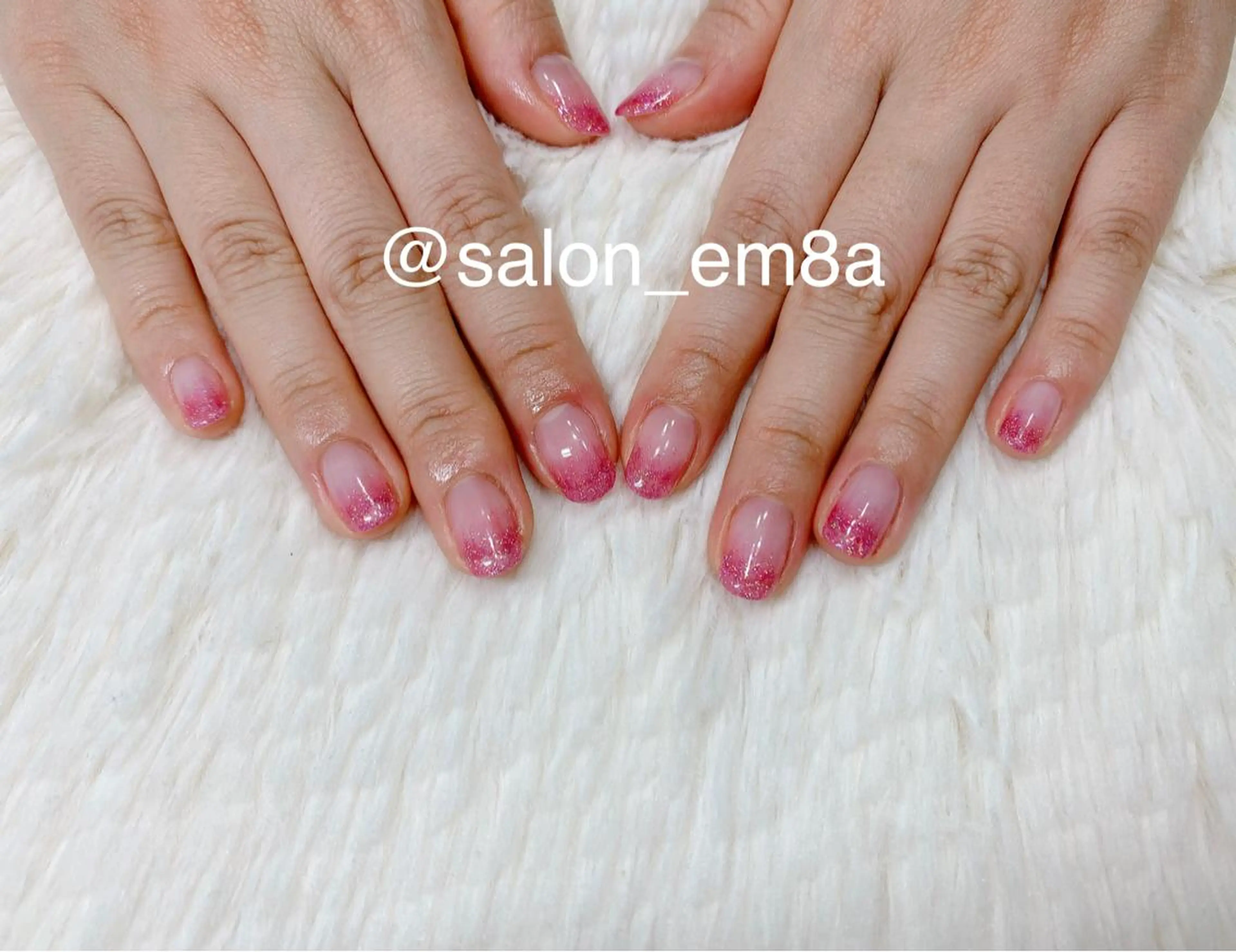 ネイル ジェルネイル グラデーション キラキラネイル バレンタイン salon EM&A emiのネイルデザイン