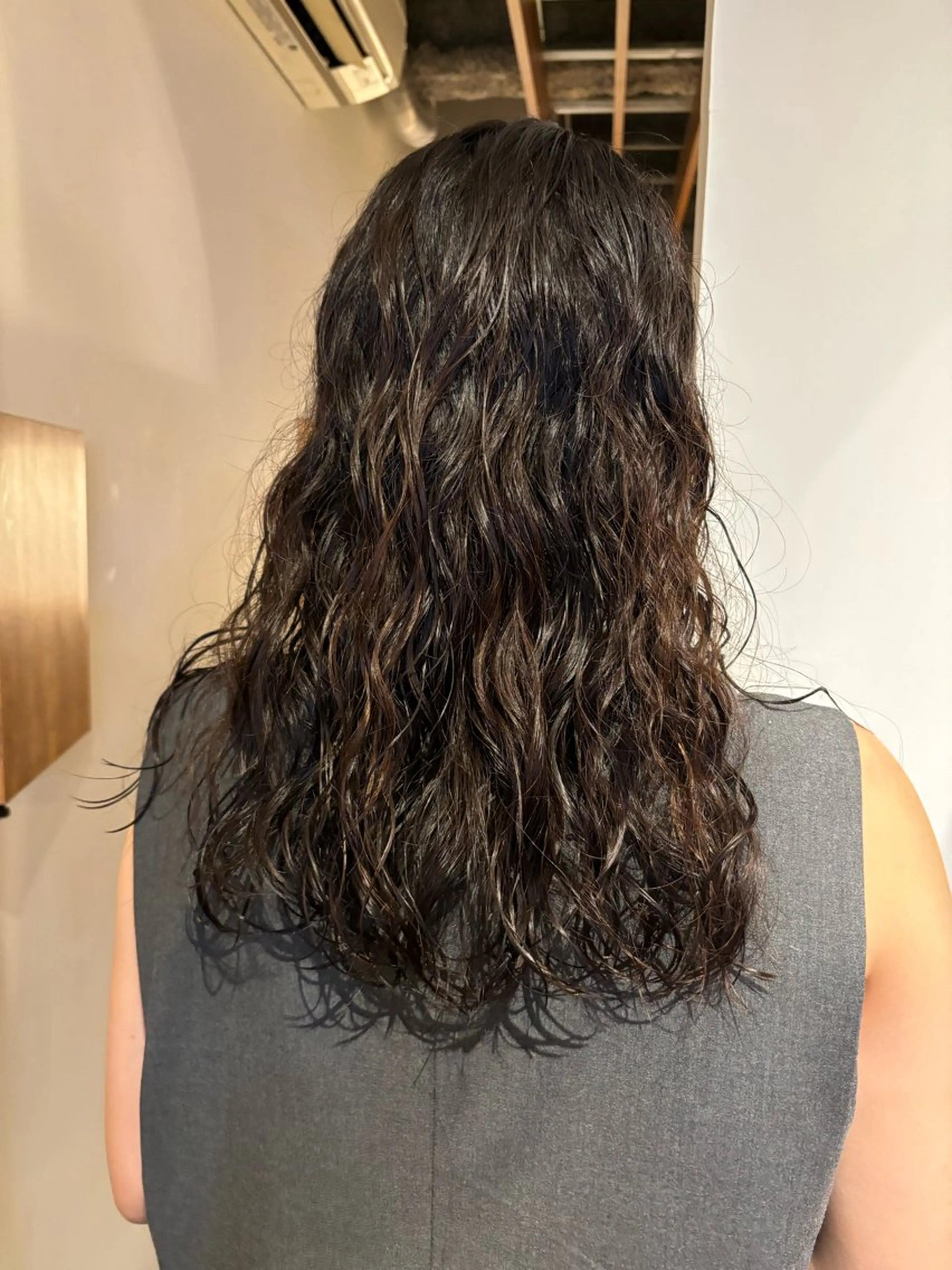 ロング パーマ ウシロダ メグミのヘアスタイル
