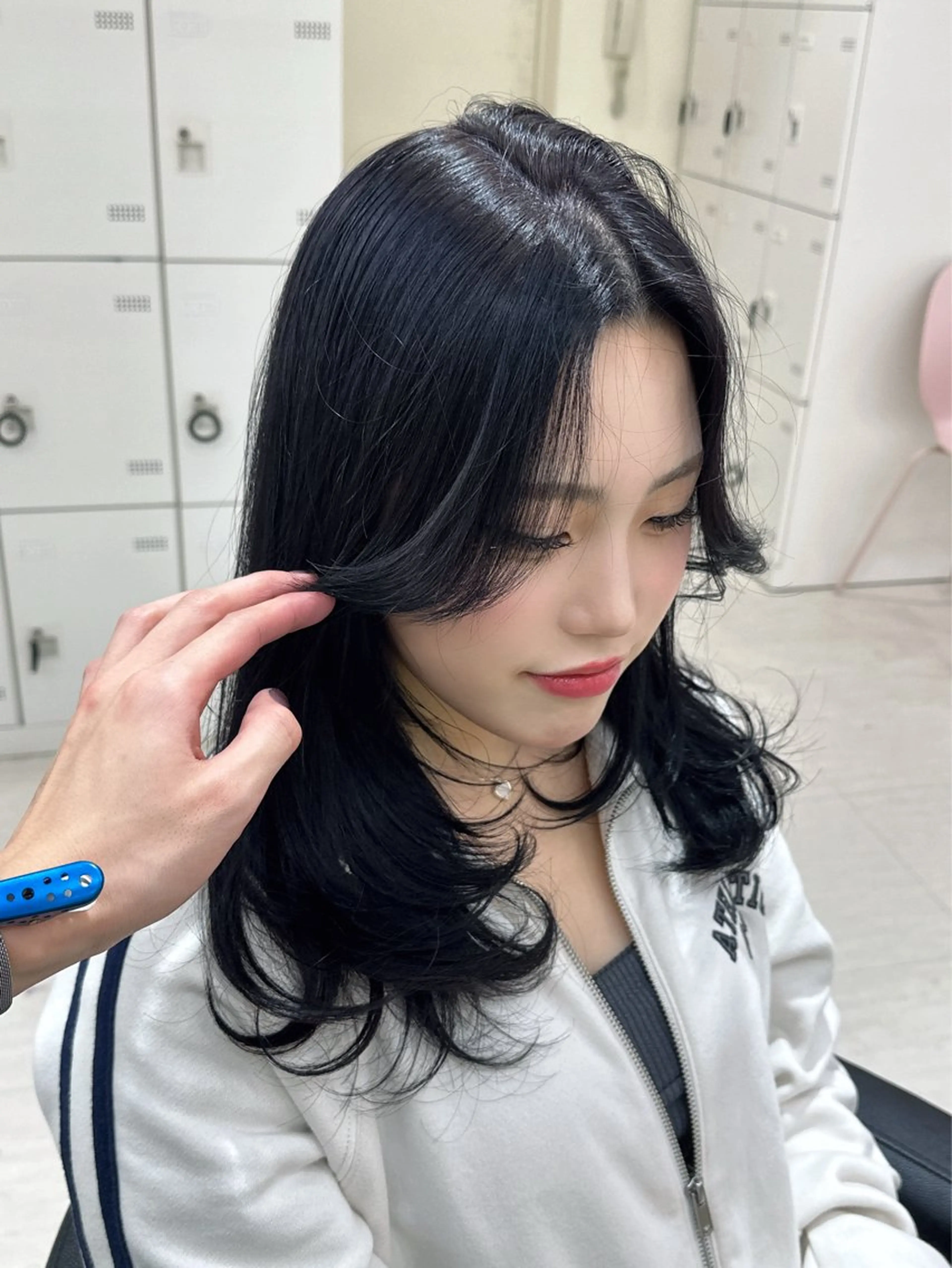 ロング カラー ヘアアレンジ カット ヘアカラー トリートメント ヘッドスパ ヘアセット 🌈艶カラー/ 韓国風レイヤーカットのヘアスタイル
