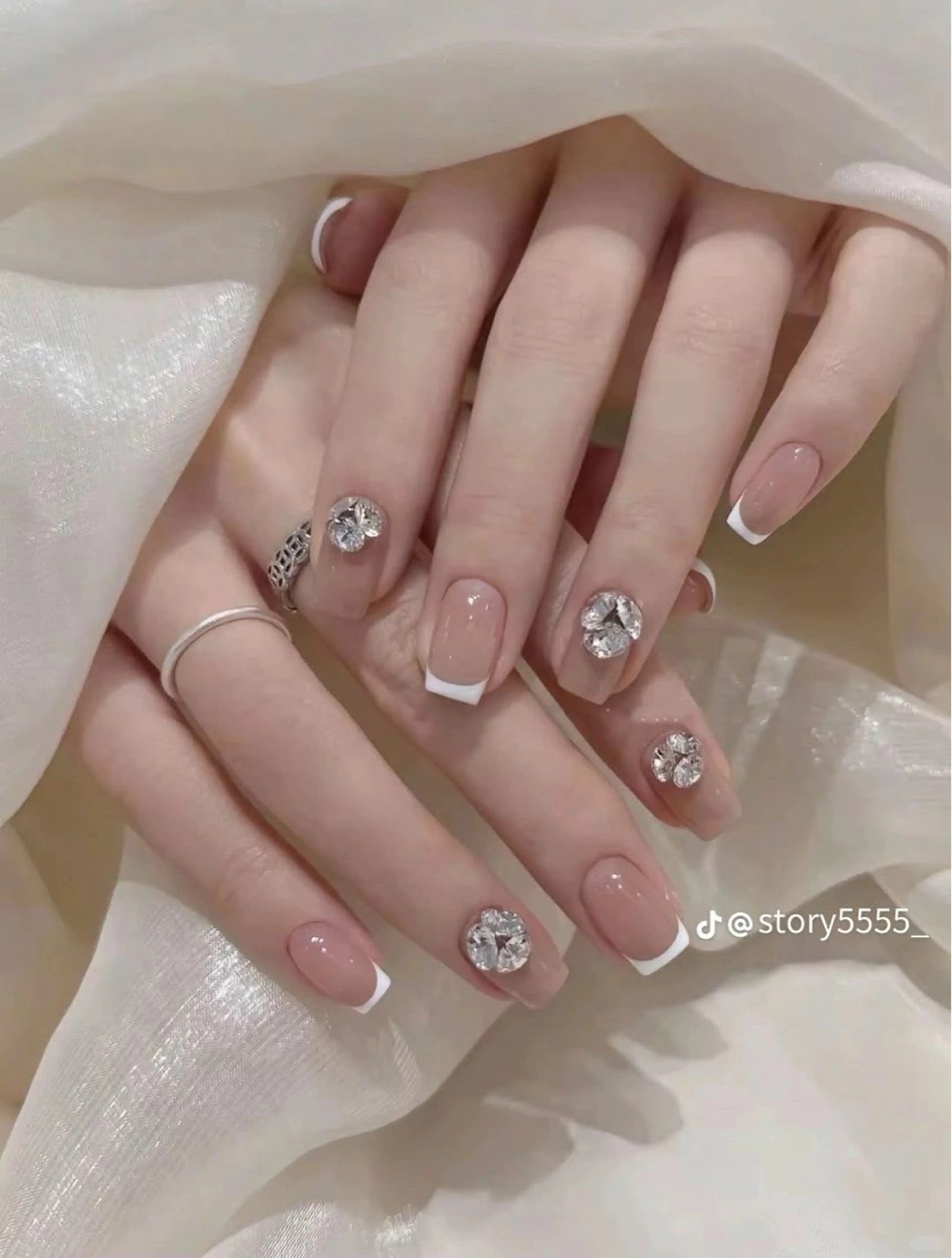 ネイル Rose Ana.Chuoのネイルデザイン