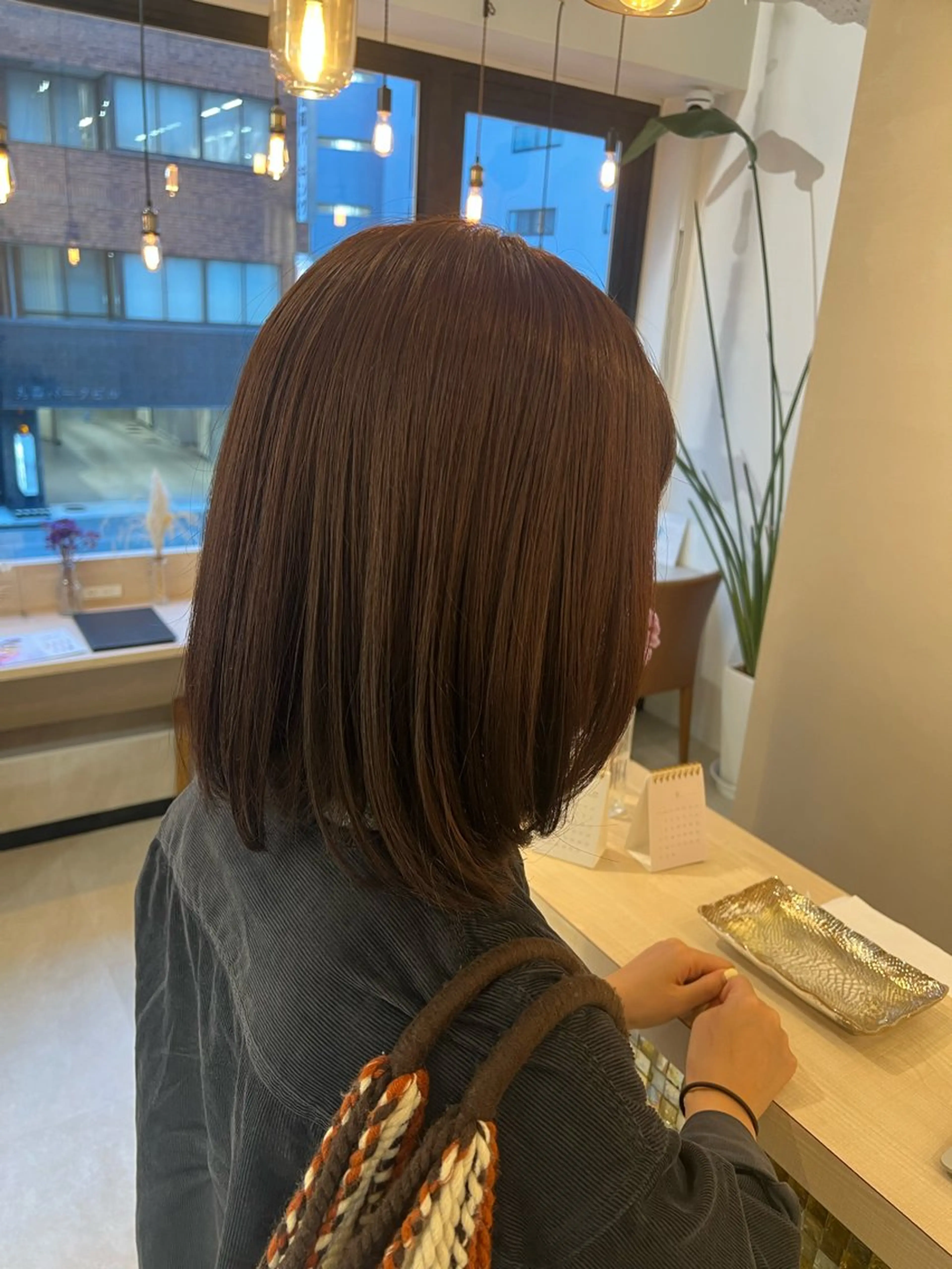 ミディアム 鈴木 彩香のヘアスタイル