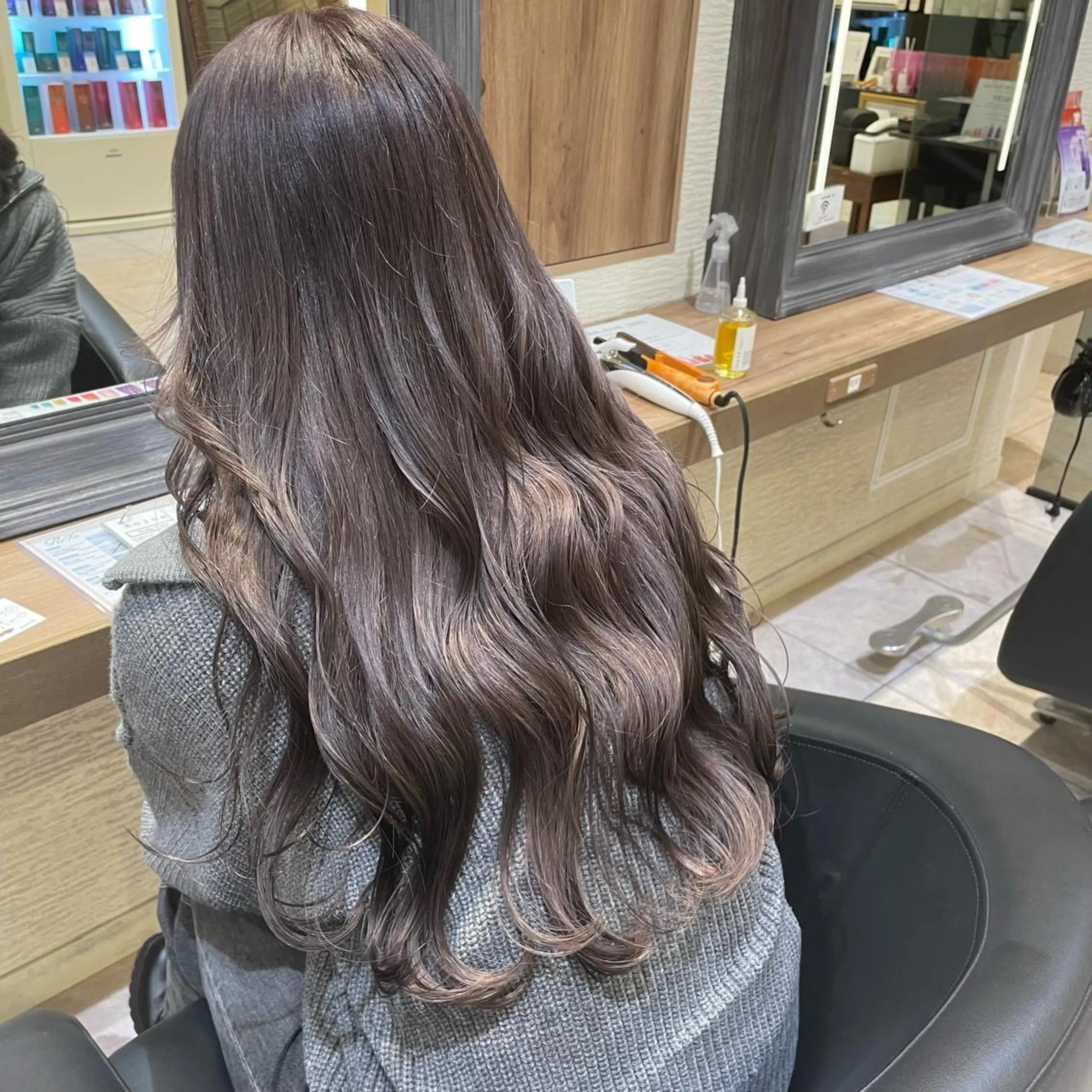 ロング カラー ブリーチ グレージュ ラベンダーカラー ラベンダーグレージュ ラベンダーグレー ヘアカラー レイヤー/ハイトーン 🫧‪Erikaのヘアスタイル