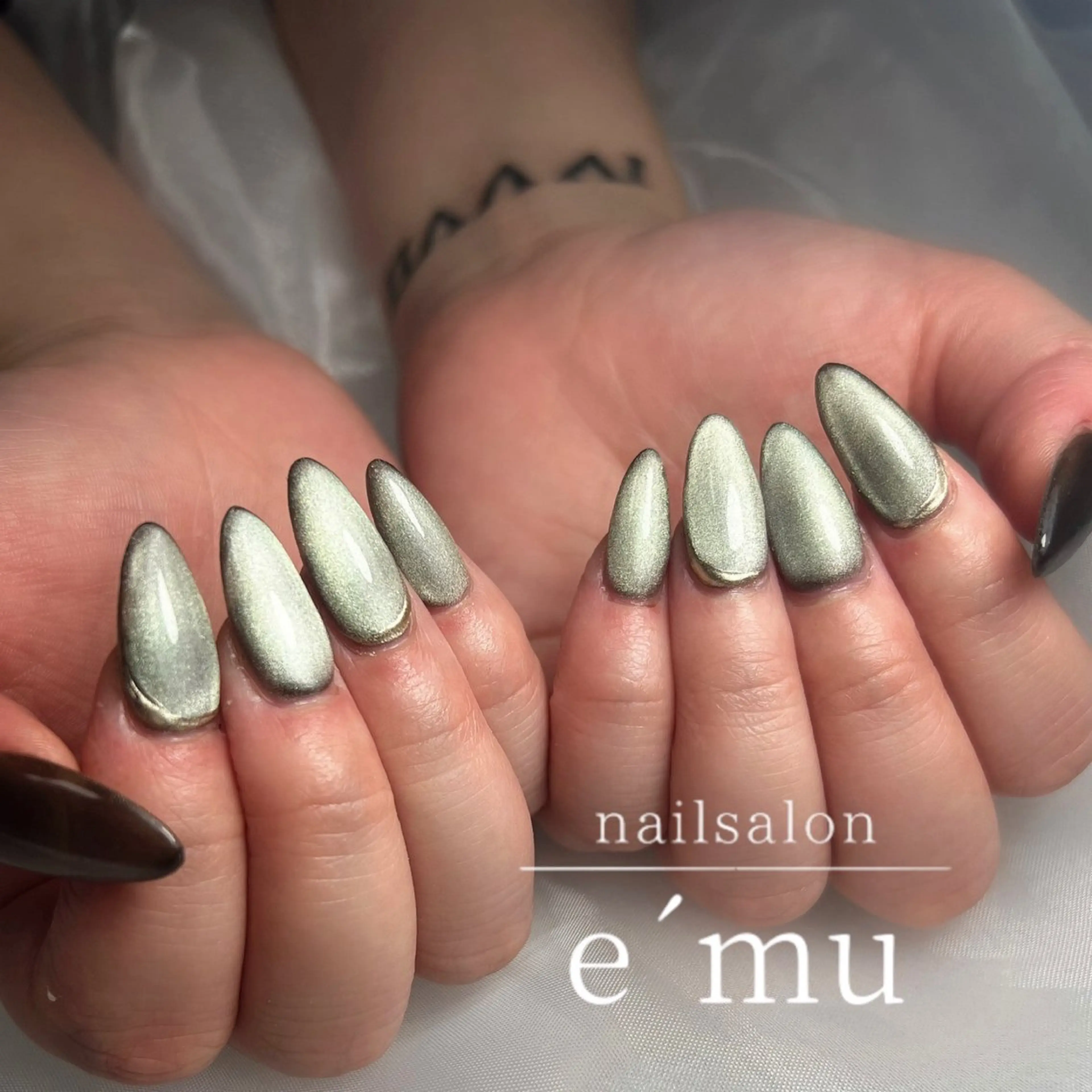 ネイル アートネイル マグネットネイル ミラーネイル ハンドネイル nailsalon e´muのネイルデザイン