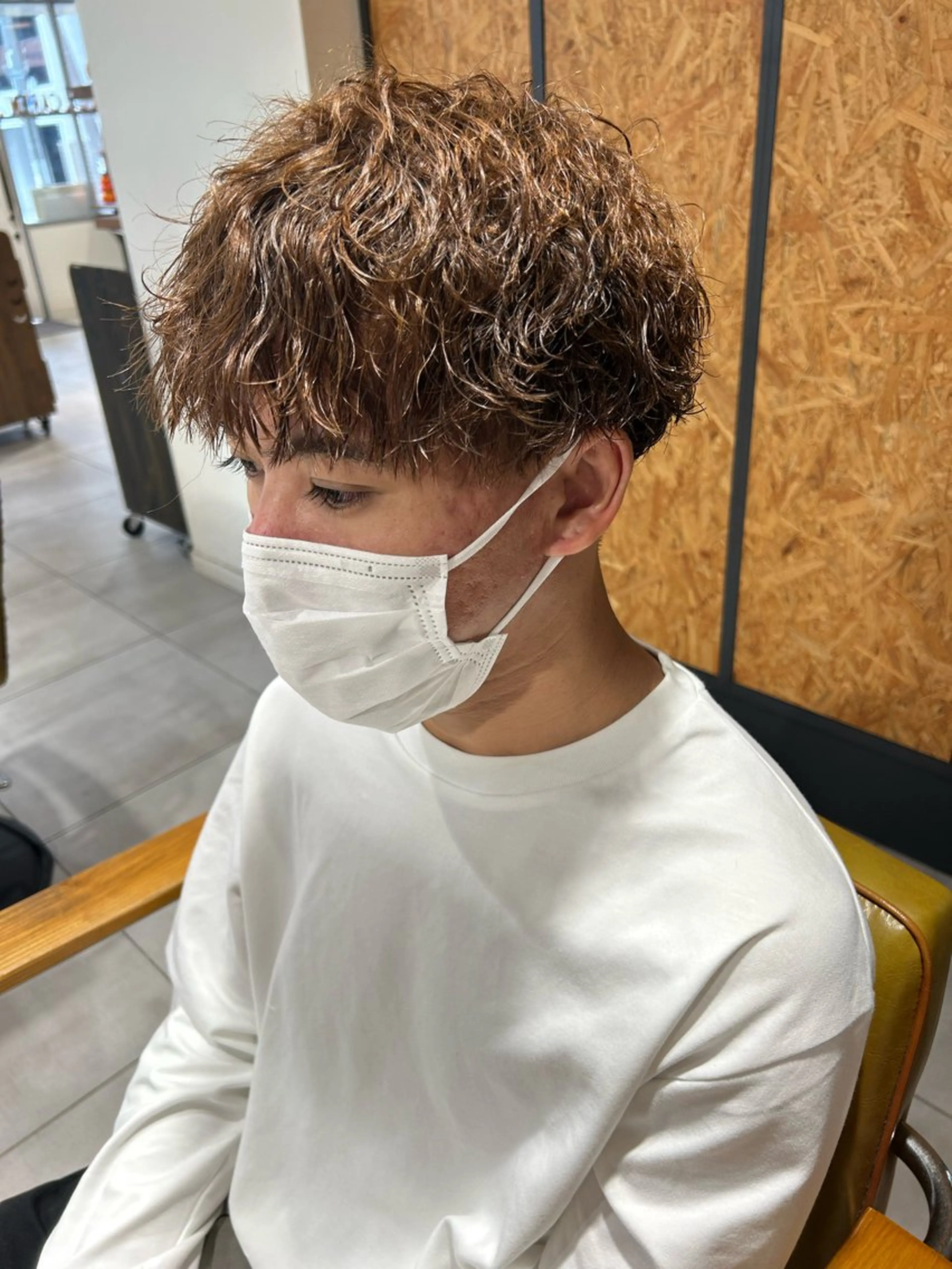 パーマ メンズ マッシュ メンズパーマ 波巻きパーマ 関口 桃花🌷 暖色カラーのヘアスタイル