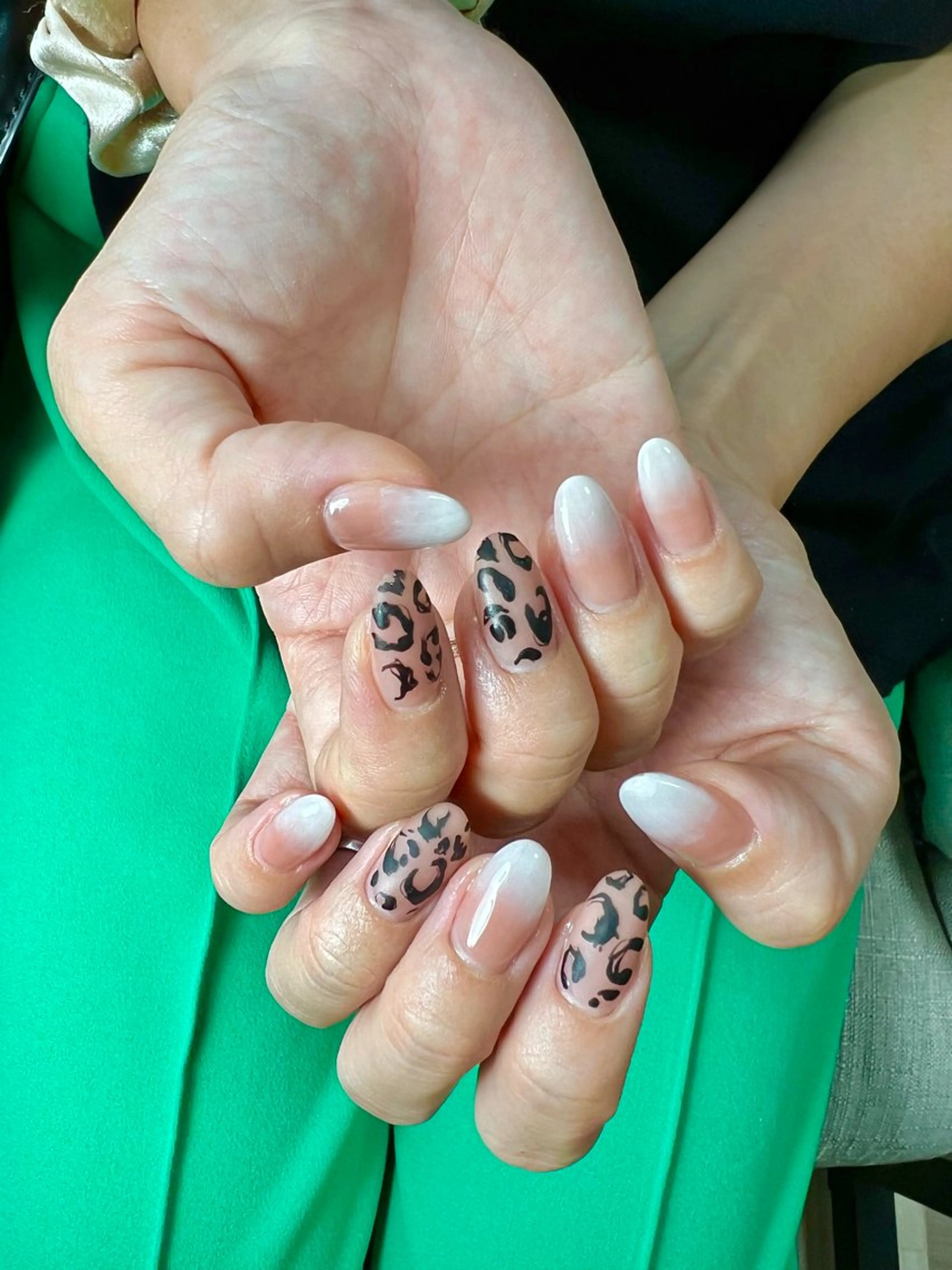 ネイル アニマル柄 ジェルネイル グラデーション マットネイル 持ち込み flowers nailのネイルデザイン