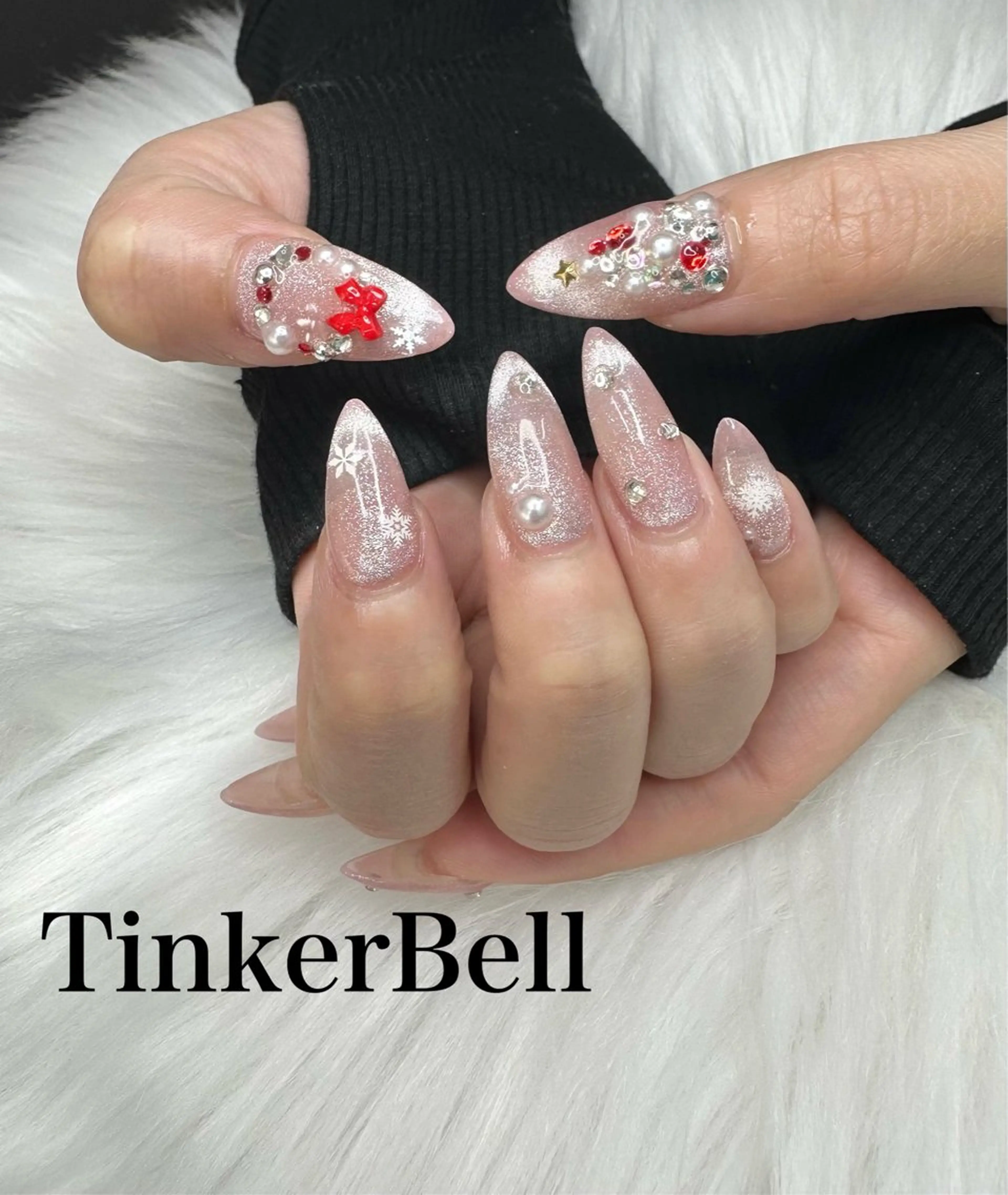 ネイル フレンチネイル 冬ネイル クリスマス ハンドネイル Tinker Bellのネイルデザイン