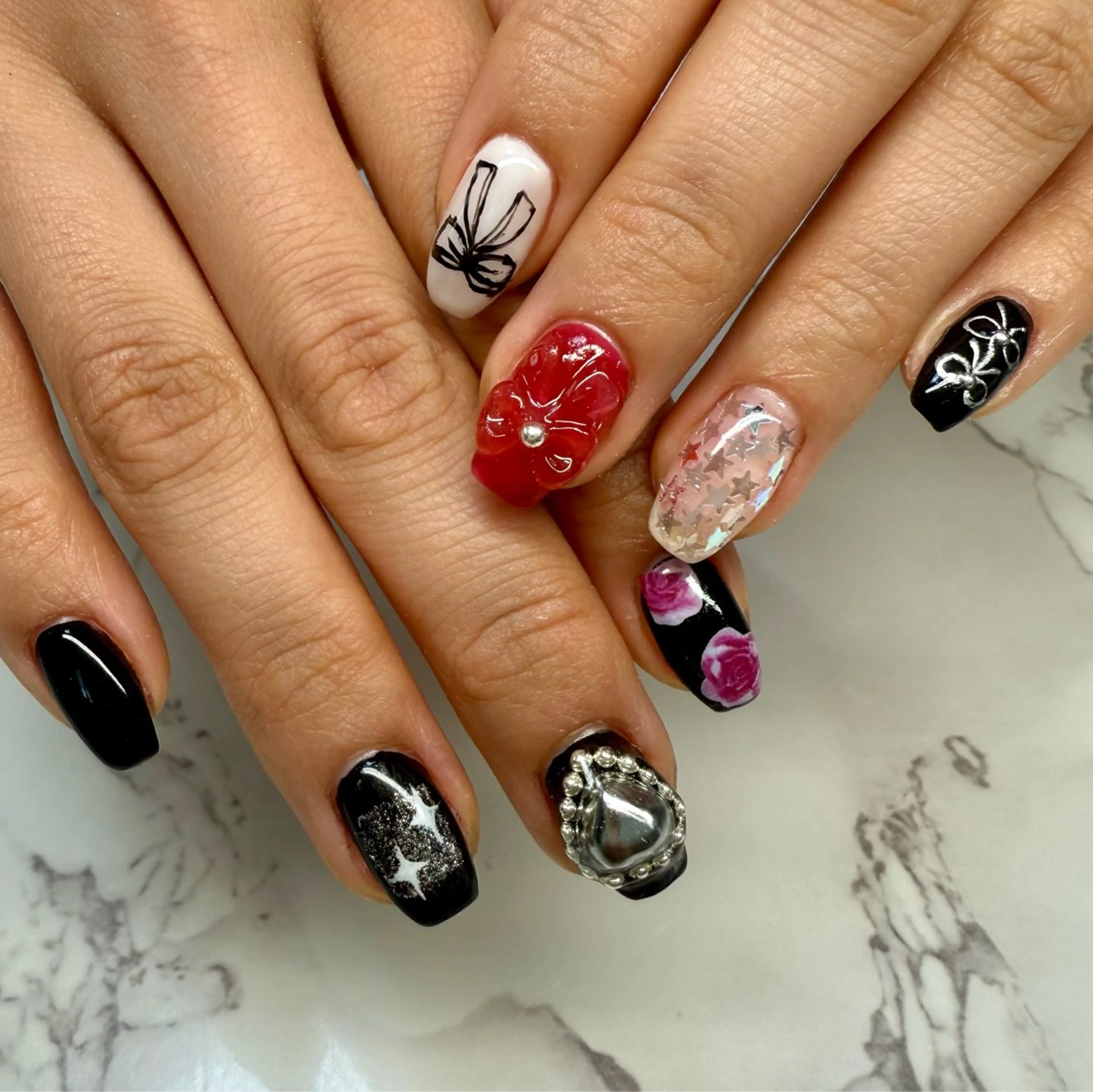 ネイル アートネイル チークネイル フレンチネイル キラキラネイル ラメ(グリッター) M.N_ nailのネイルデザイン