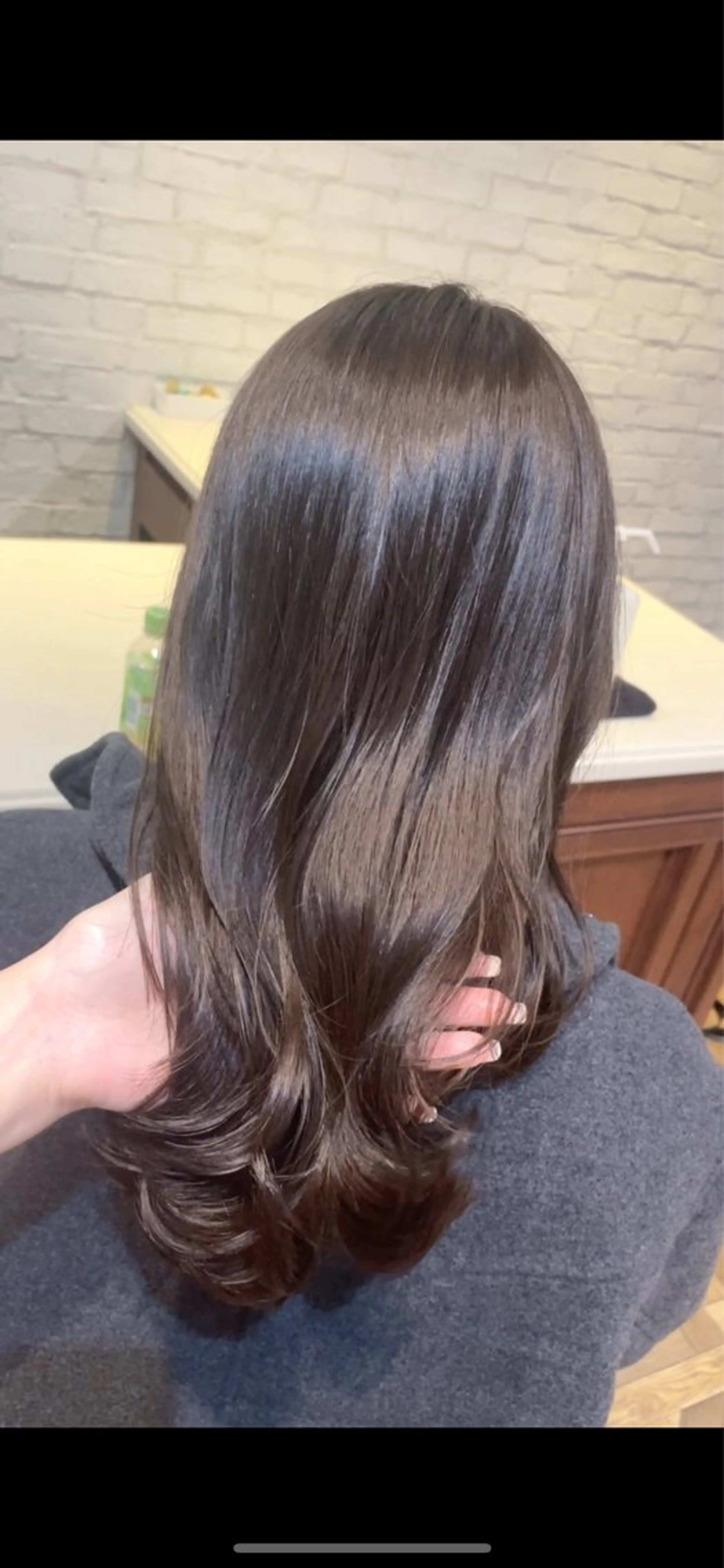 ミディアム カラー ミディアムレイヤー ベージュカラー ブリーチ ブラウンカラー ブリーチなしカラー カット ヘアカラー トリートメント BEBE所属・ブリーチなし 透明感カラーKANAのヘアスタイル