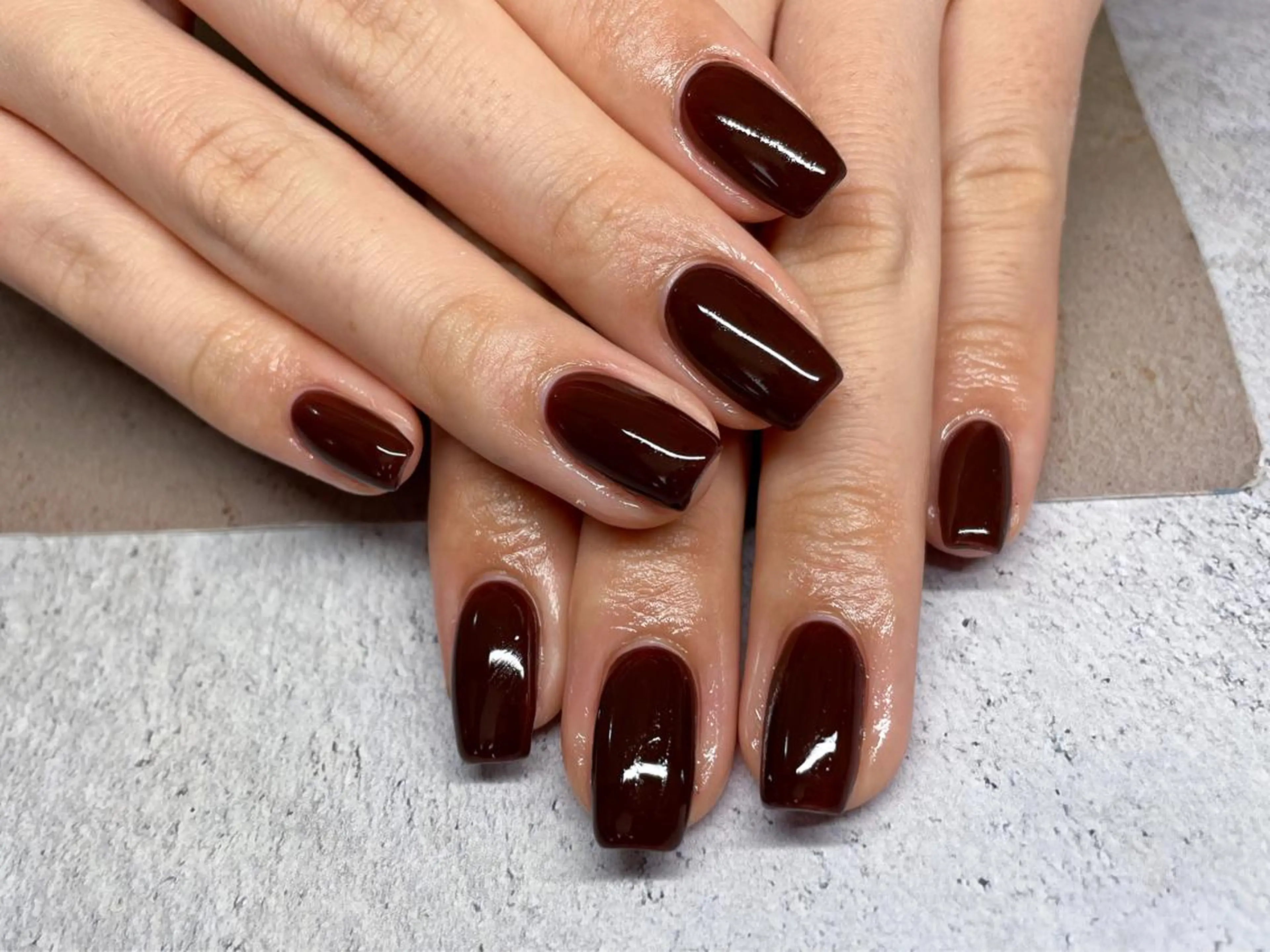 ミディアム ネイル ブラウン Nail salon Amicalのネイルデザイン