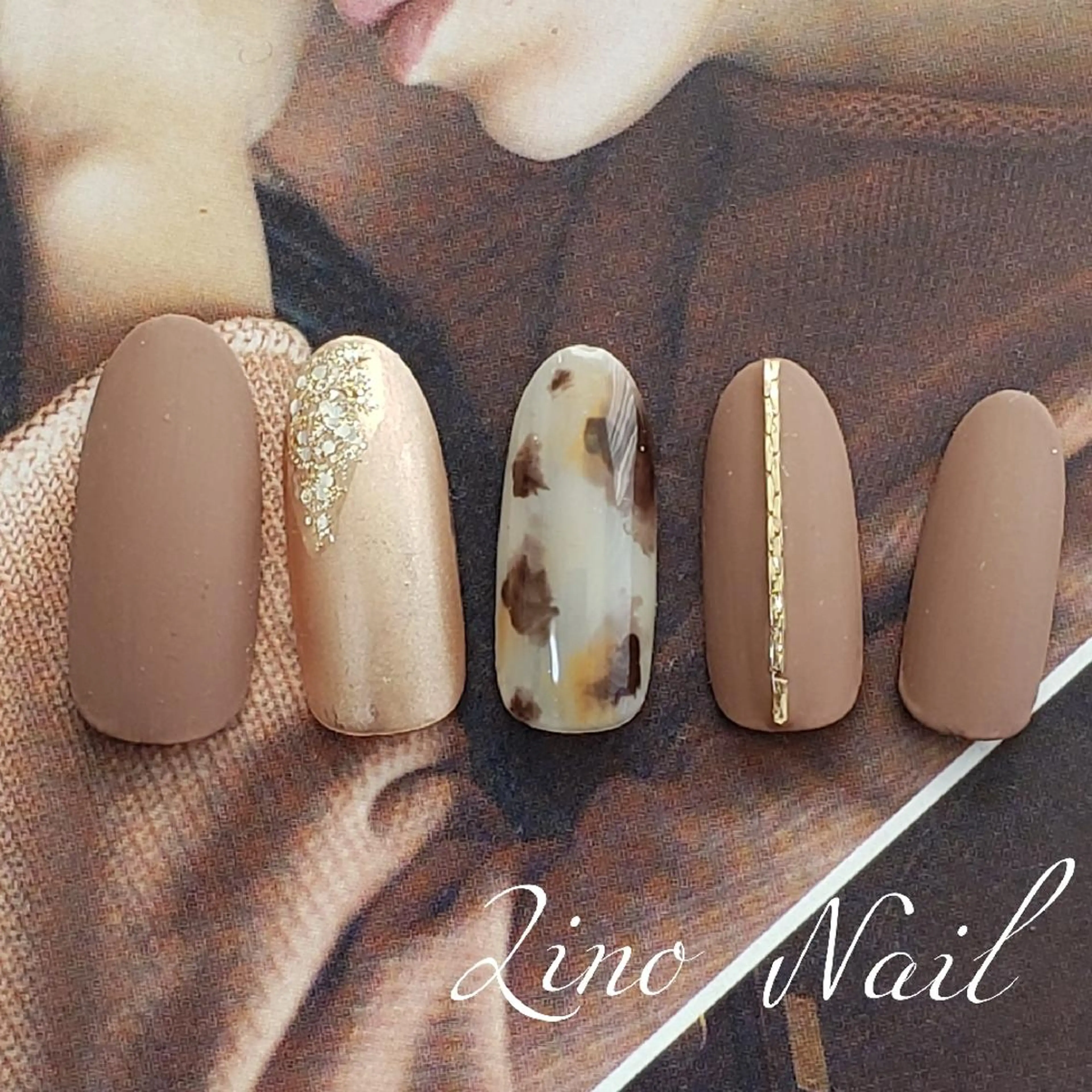 ネイル アニマル柄 ブラウン カジュアル ジェルネイル キラキラネイル ハンドネイル Lino Nailのネイルデザイン