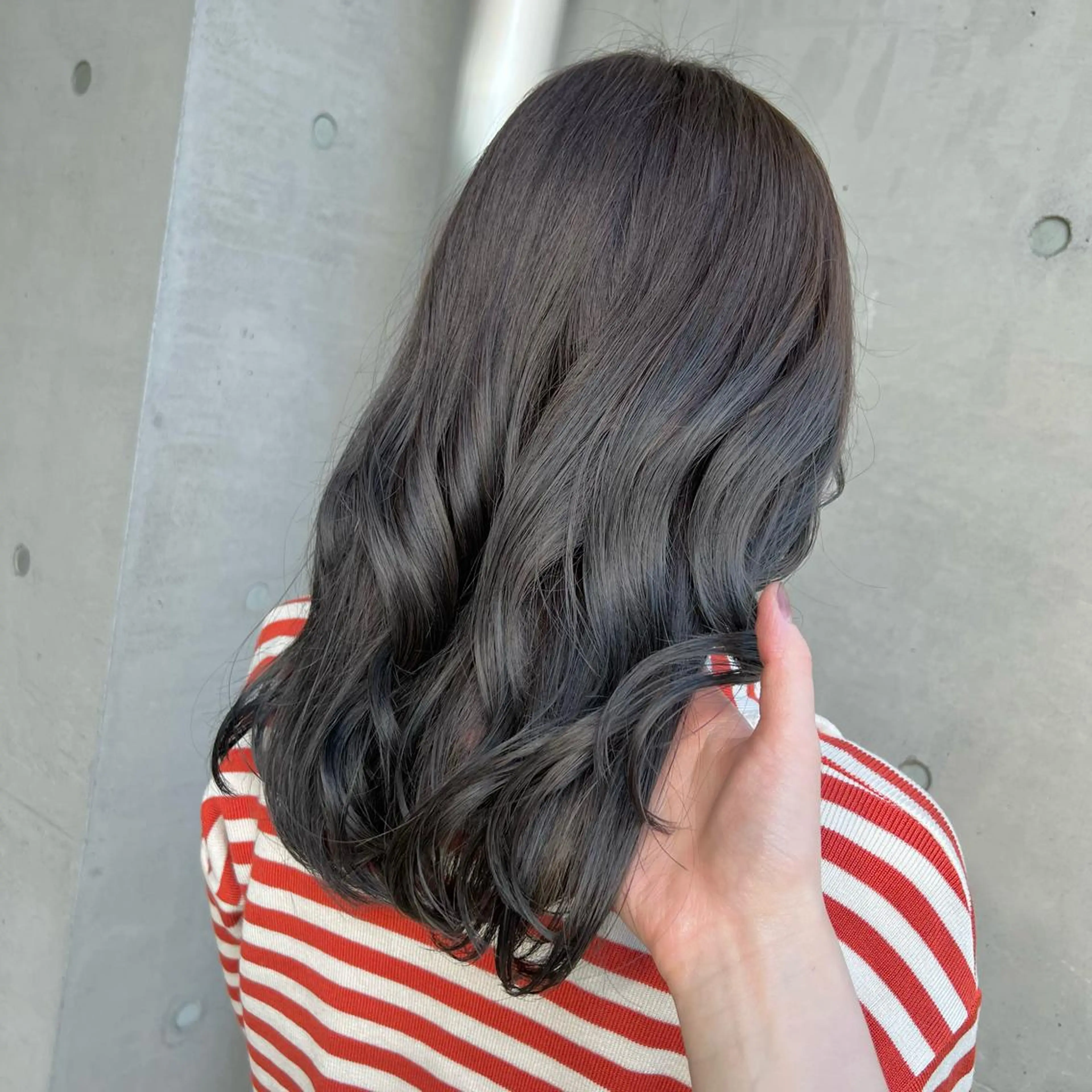 セミロング カラー グレージュ オリーブグレージュ オリーブグレー ヘアカラー トリートメント stylist 🐶内藤 成香のヘアスタイル
