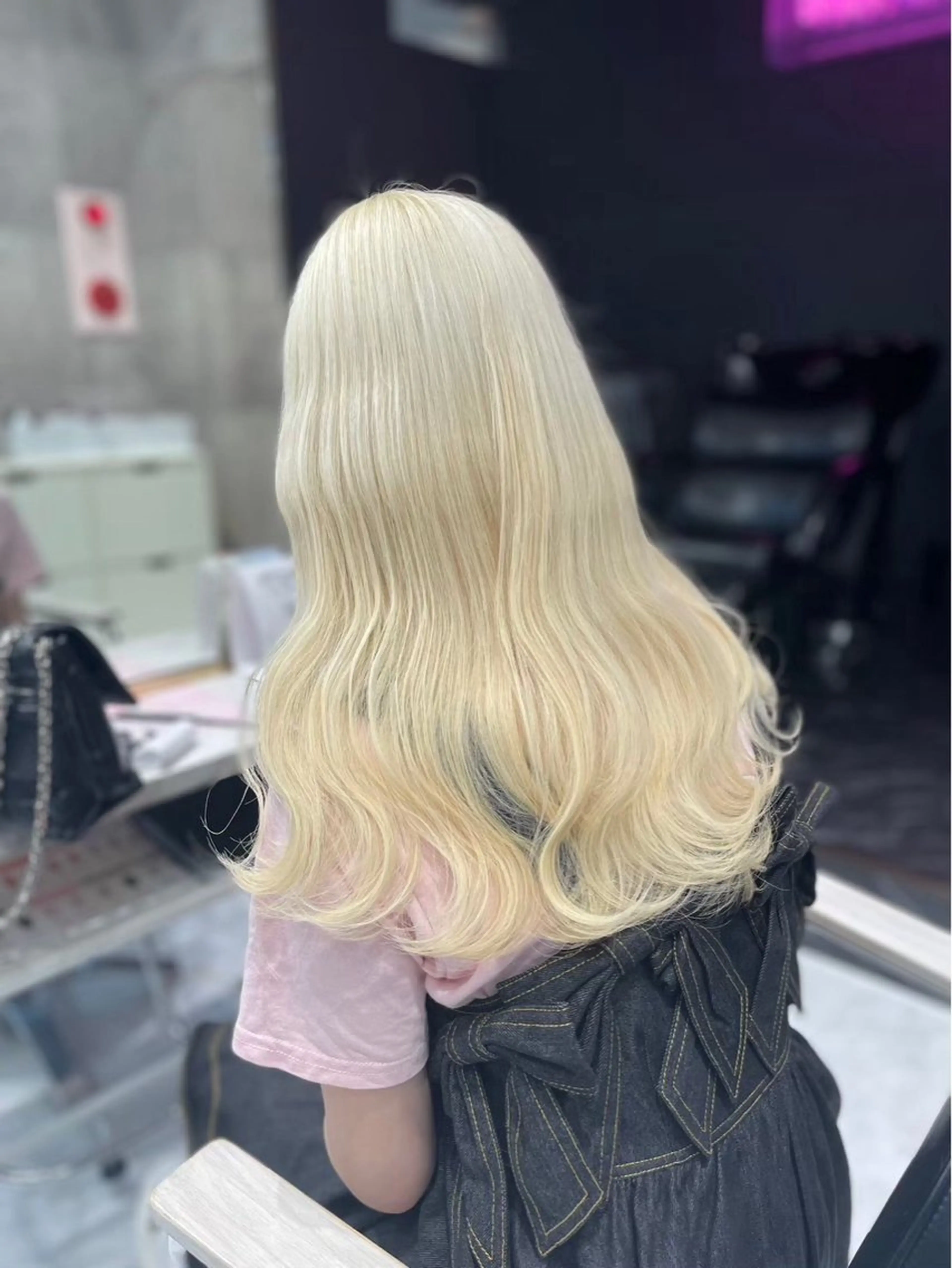 ロング カラー ブリーチ 抜きっぱなしブロンド ブロンド ケアブリーチ ダブルカラー メンズウルフ🐺♡ ピンク♡ヘアメ🎀のヘアスタイル