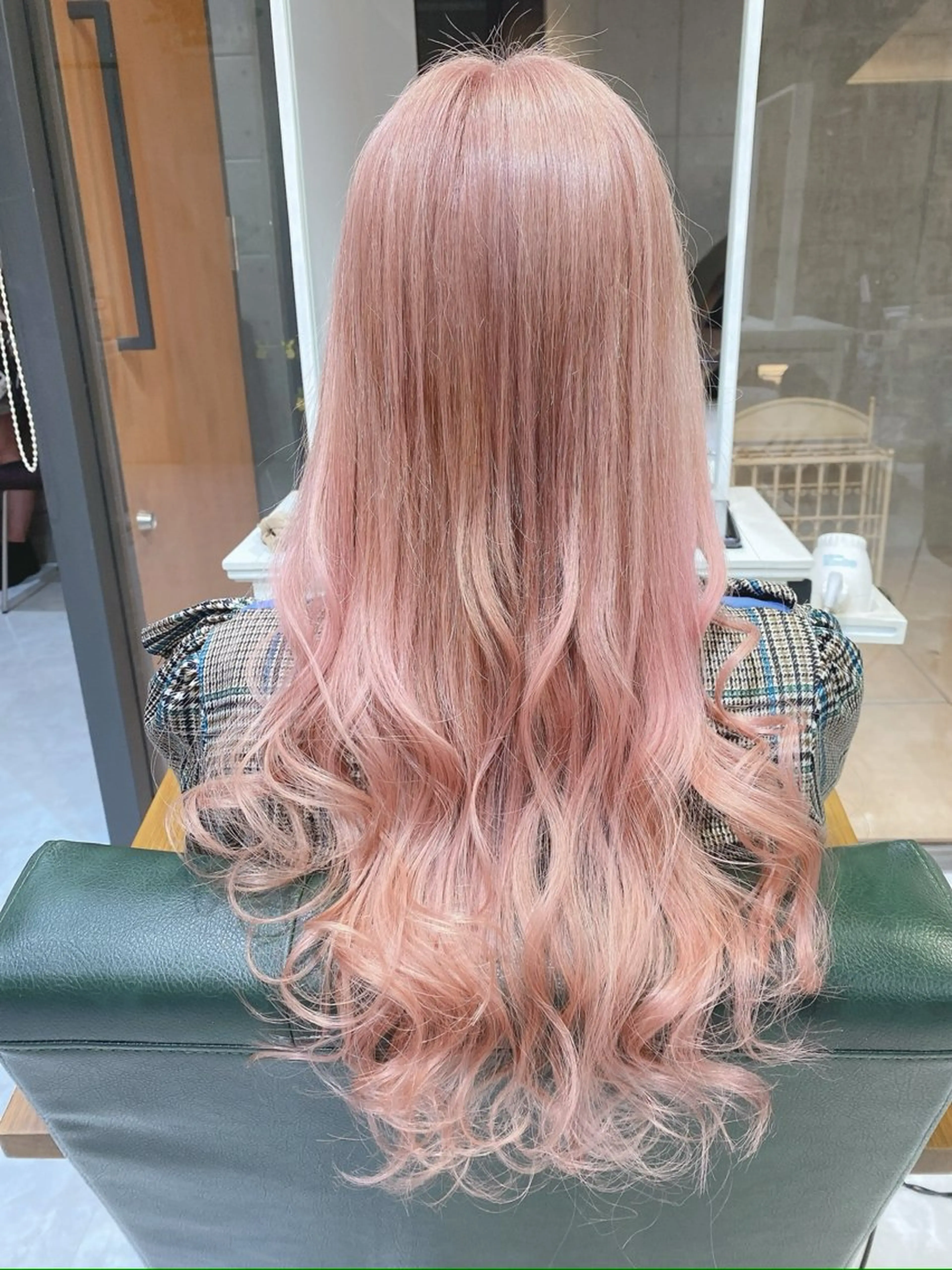 ロング カラー ベージュカラー ブリーチ 透明感カラー ハイトーンカラー ピンクカラー 𝐍𝐚𝐧𝐚{ 原宿/ハイトーン🫧のヘアスタイル