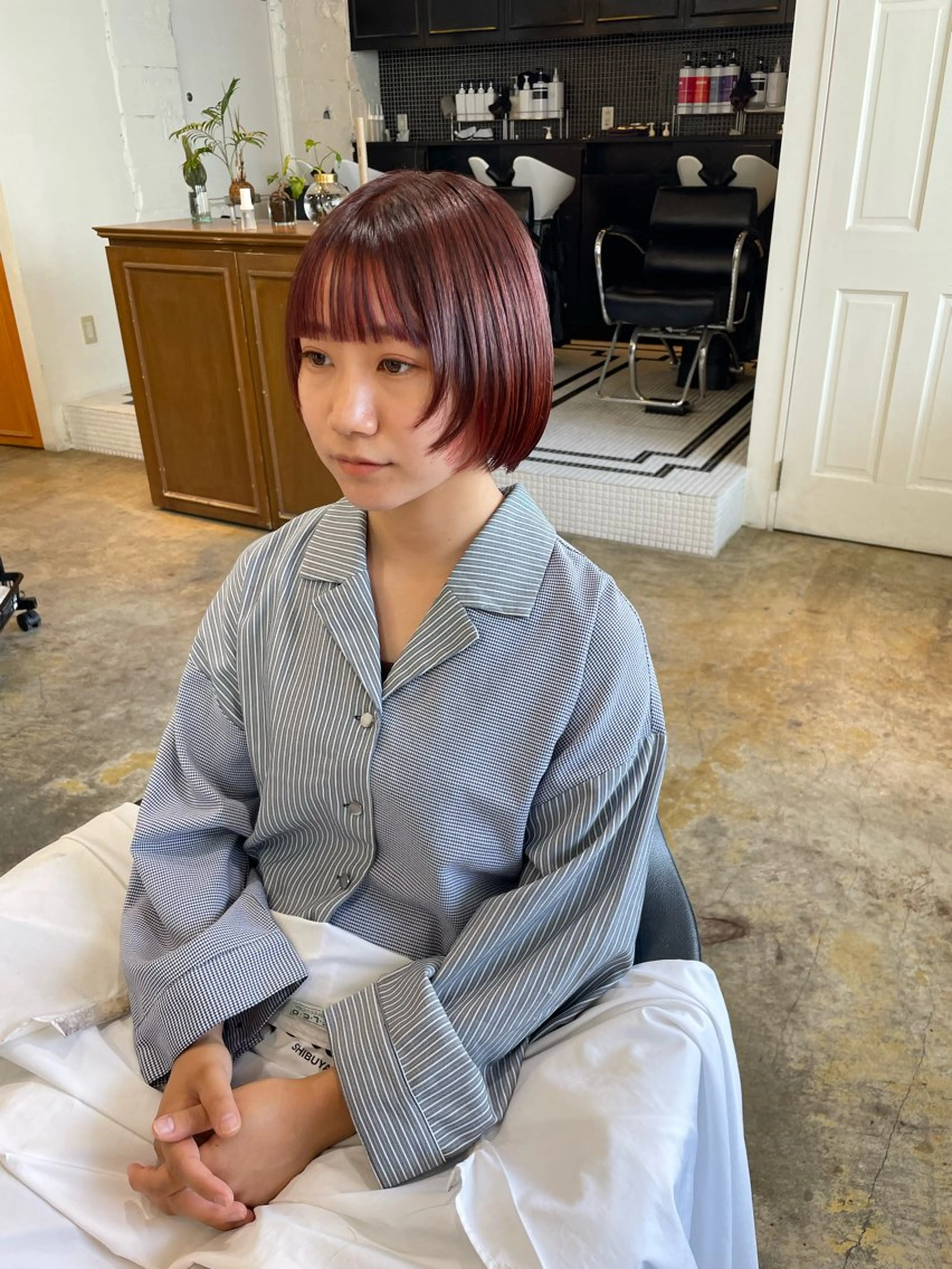 ミディアム カラー ボルドーカラー ウルフカット カット ヘアカラー トリートメント MIOベージュカラー 柔らかいカラーのヘアスタイル