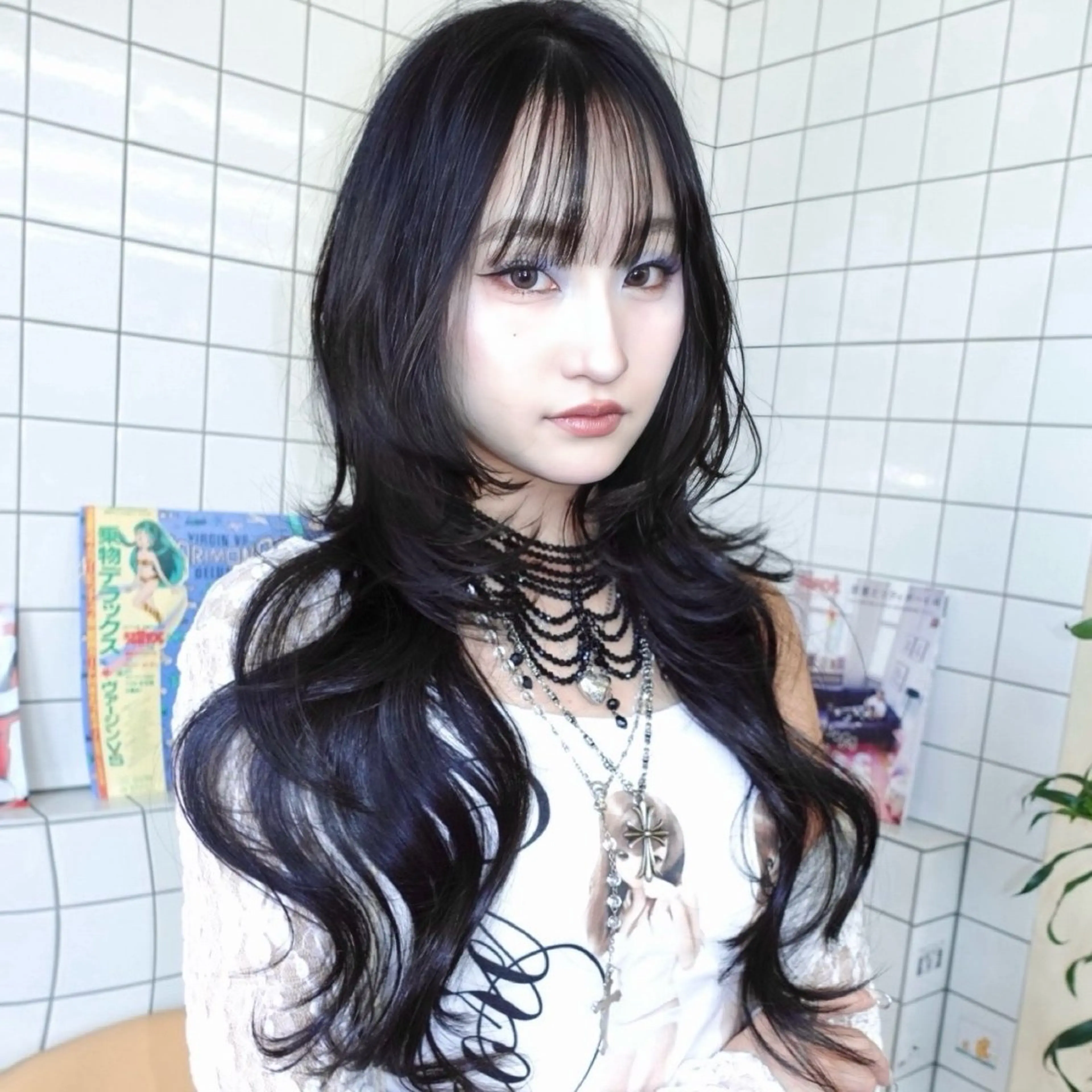 セミロング カラー 黒髪 ブルーカラー ブルーブラック 透明感カラー ダブルカラー カット トリートメント レイヤーカット ダブルカラーのヘアスタイル