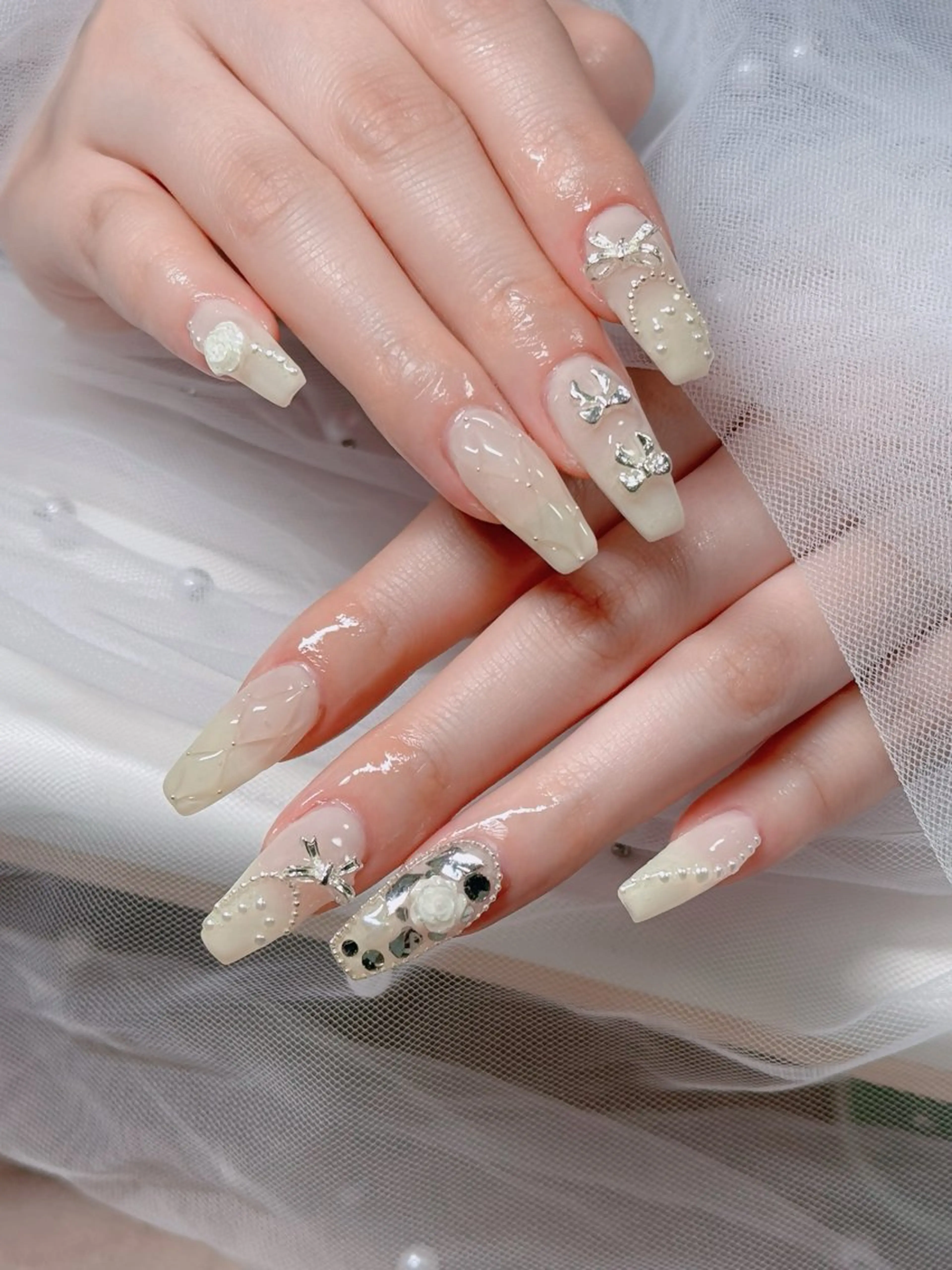 ネイル フレンチネイル ジェルネイル ガラスフレンチ ハロウィン ハート H.baby nail所属・H.baby Nail Salonのネイルデザイン