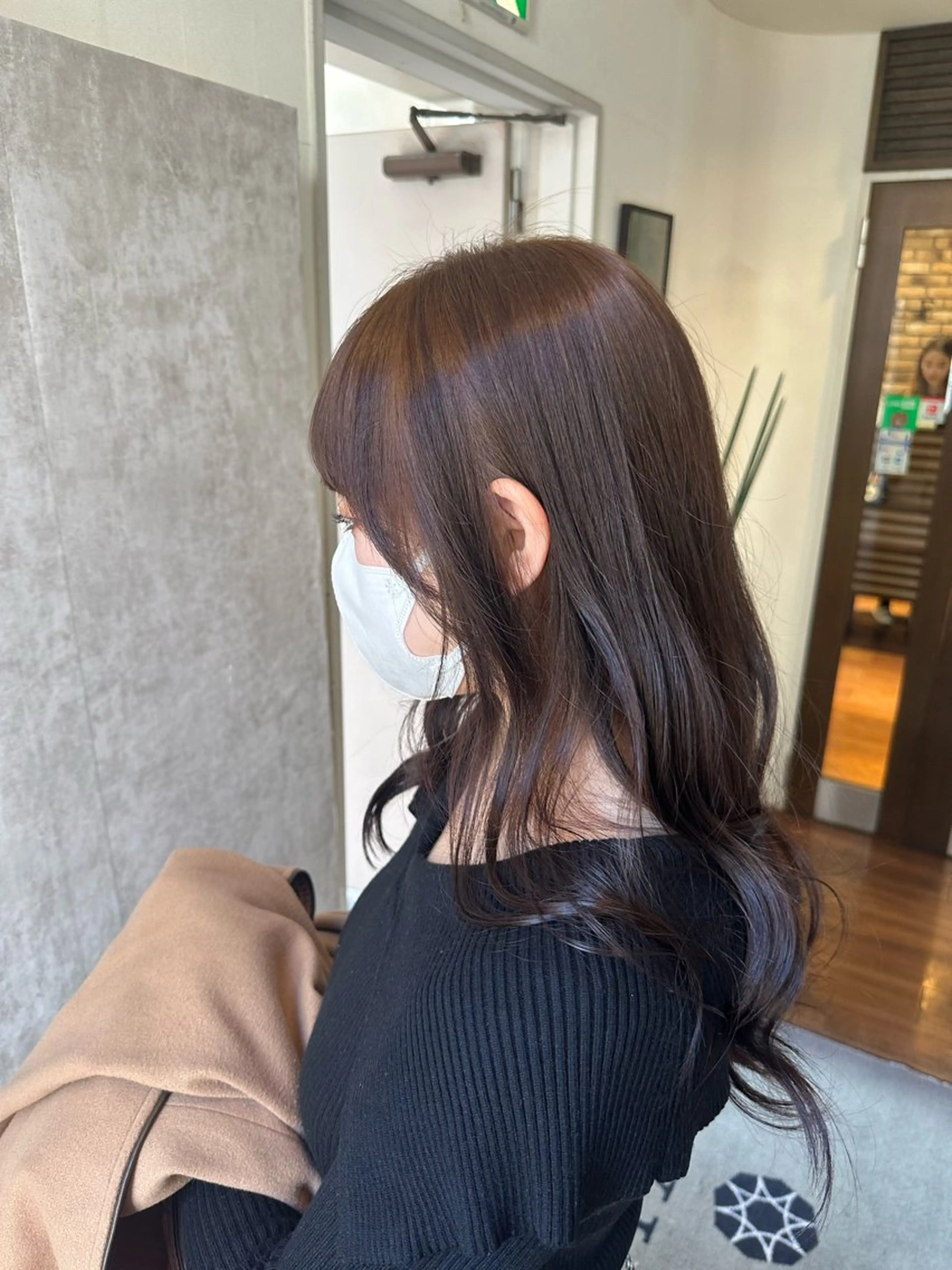 ロング カラー ヘアカラー ラウンドマッシュシャ ドウニュアンスパーマのヘアスタイル