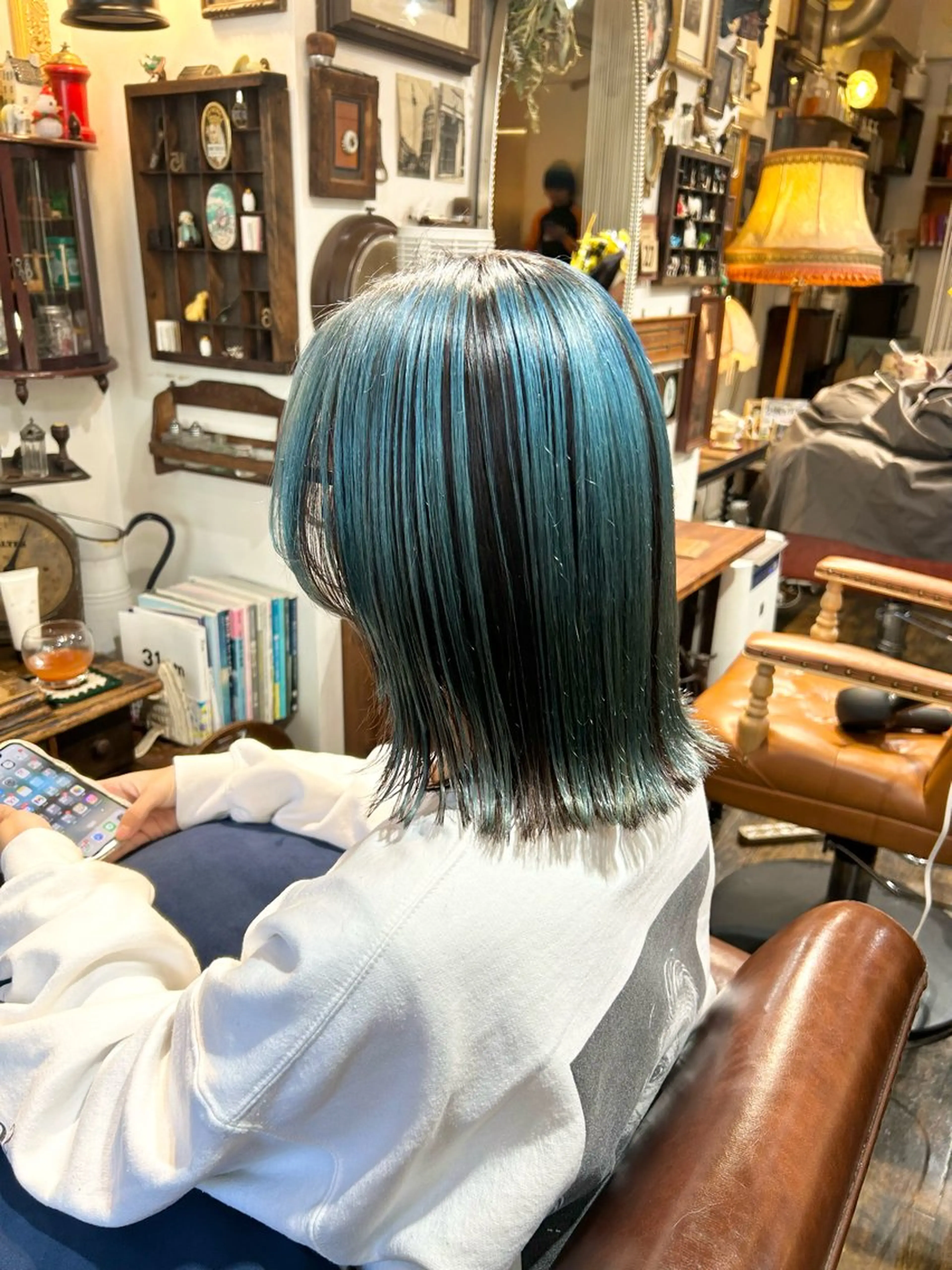 ショート カラー ブリーチ ブルーカラー カット ヘアカラー トリートメント BRITS 渡辺 菜々子のヘアスタイル