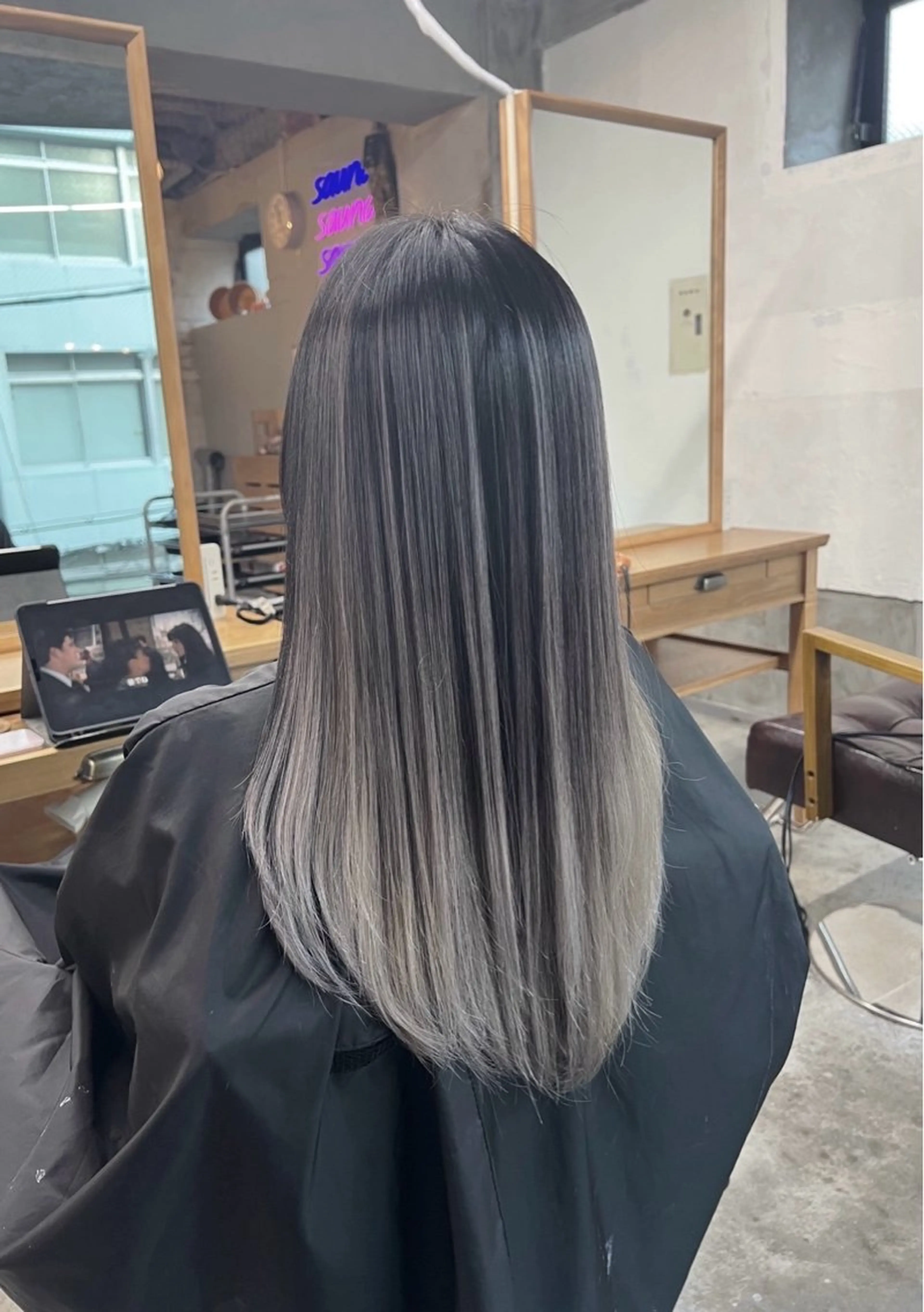 セミロング カラー バレイヤージュ レイヤーカット ヘアカラー トリートメント ROBIN所属・指名数No.1 /NAOYAのヘアスタイル