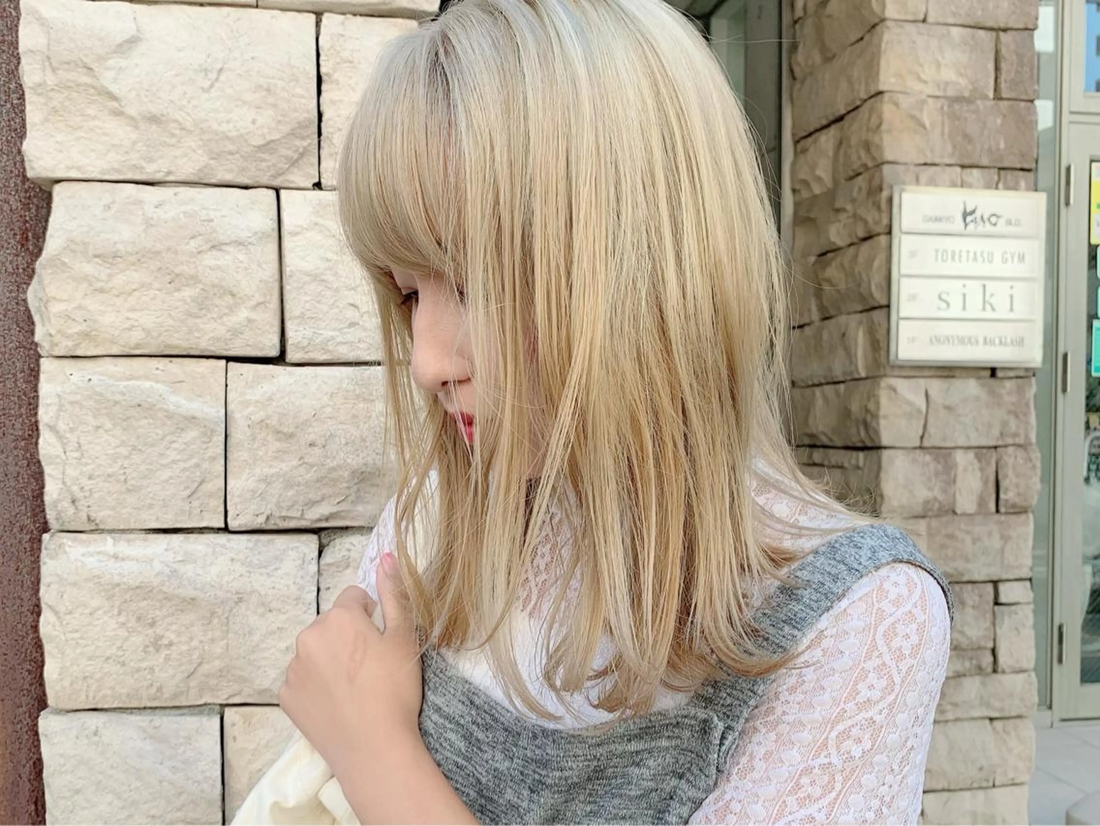 ミディアム カラー ブロンド EMANON天神所属・Hitomi Ezakiのヘアスタイル