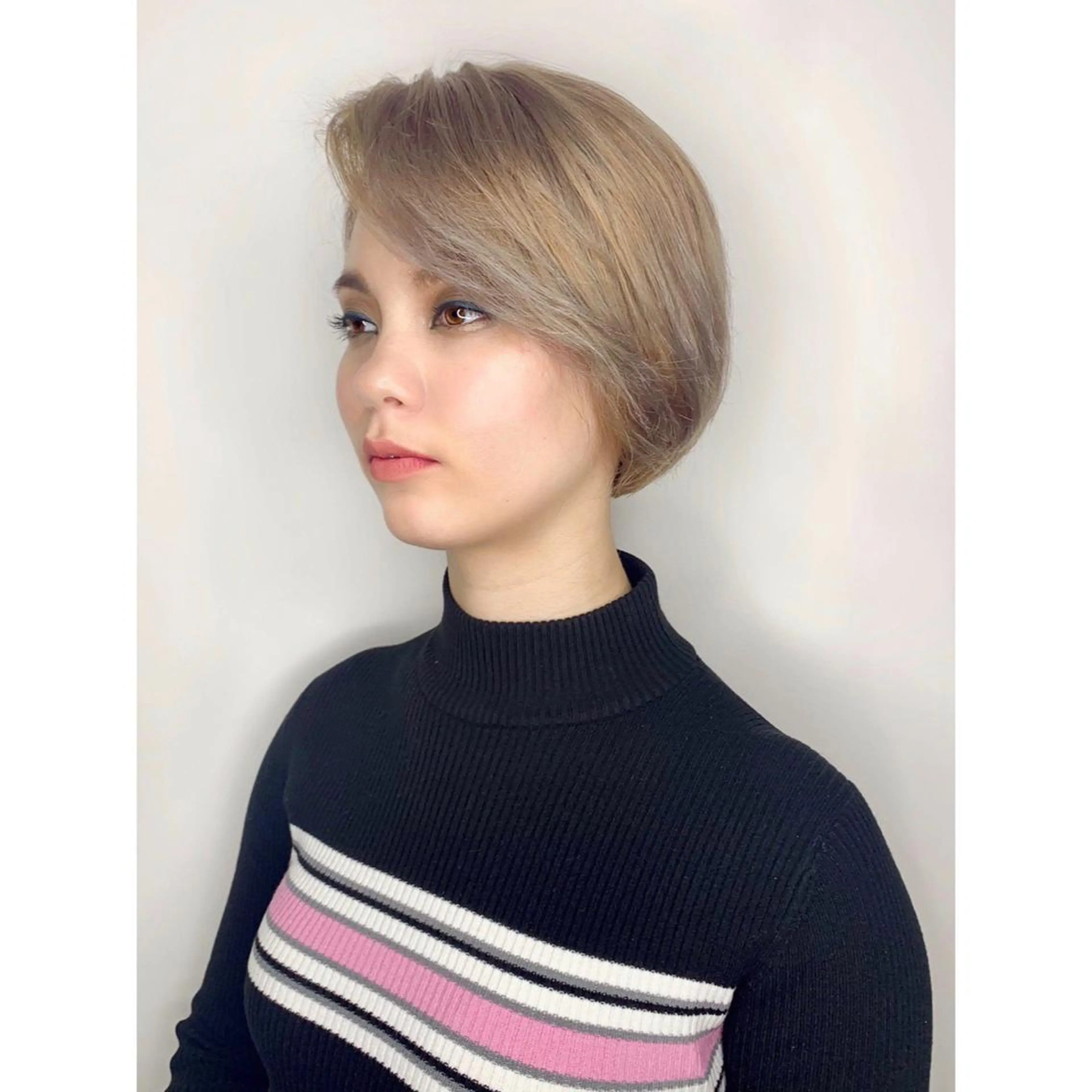 ショート カラー ブロンド ボブ TONI&GUY福岡天神所属・牧野 美波のヘアスタイル