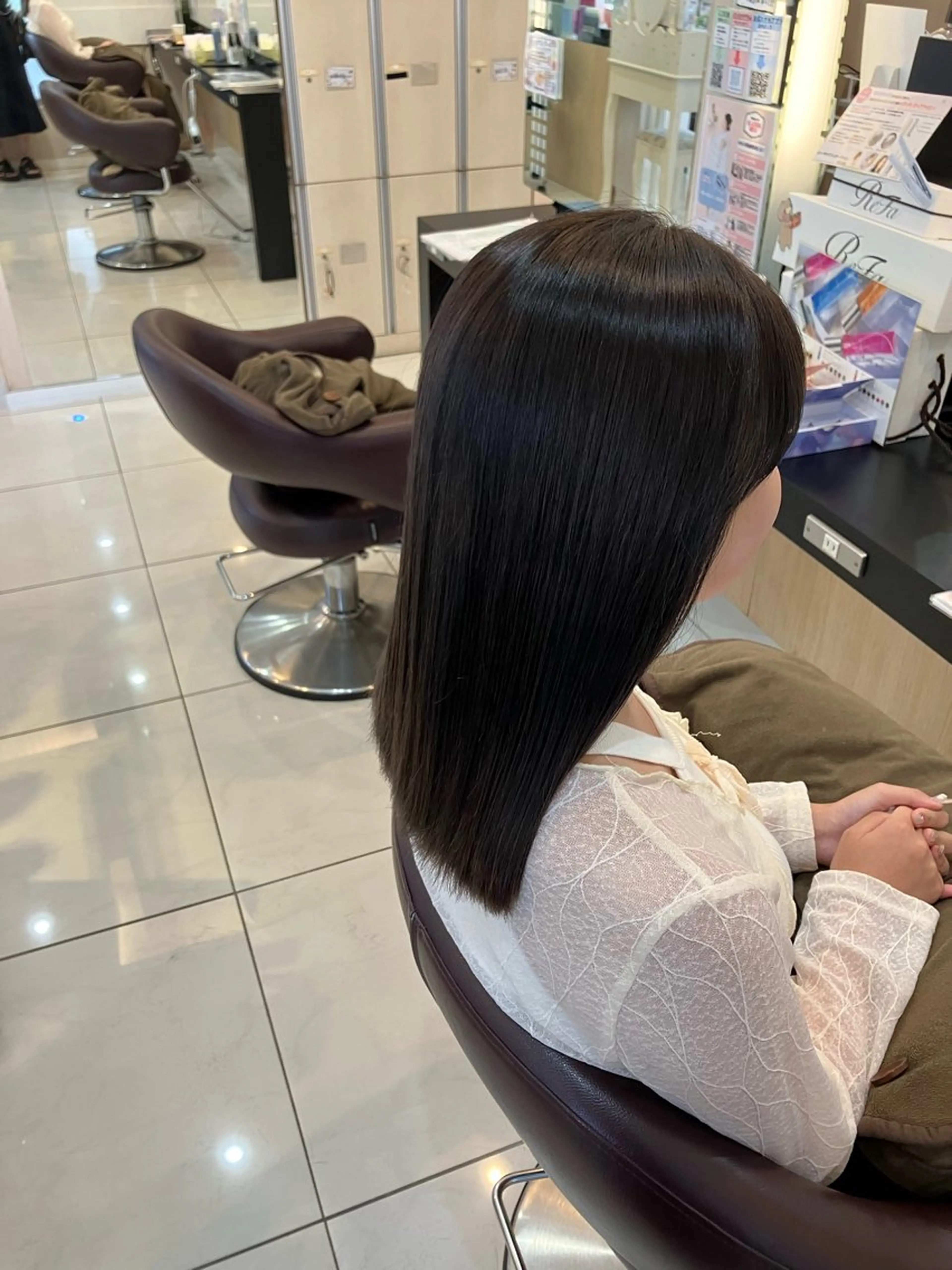 ミディアム カット ヘアカラー yukari 艶髪ヘアのヘアスタイル