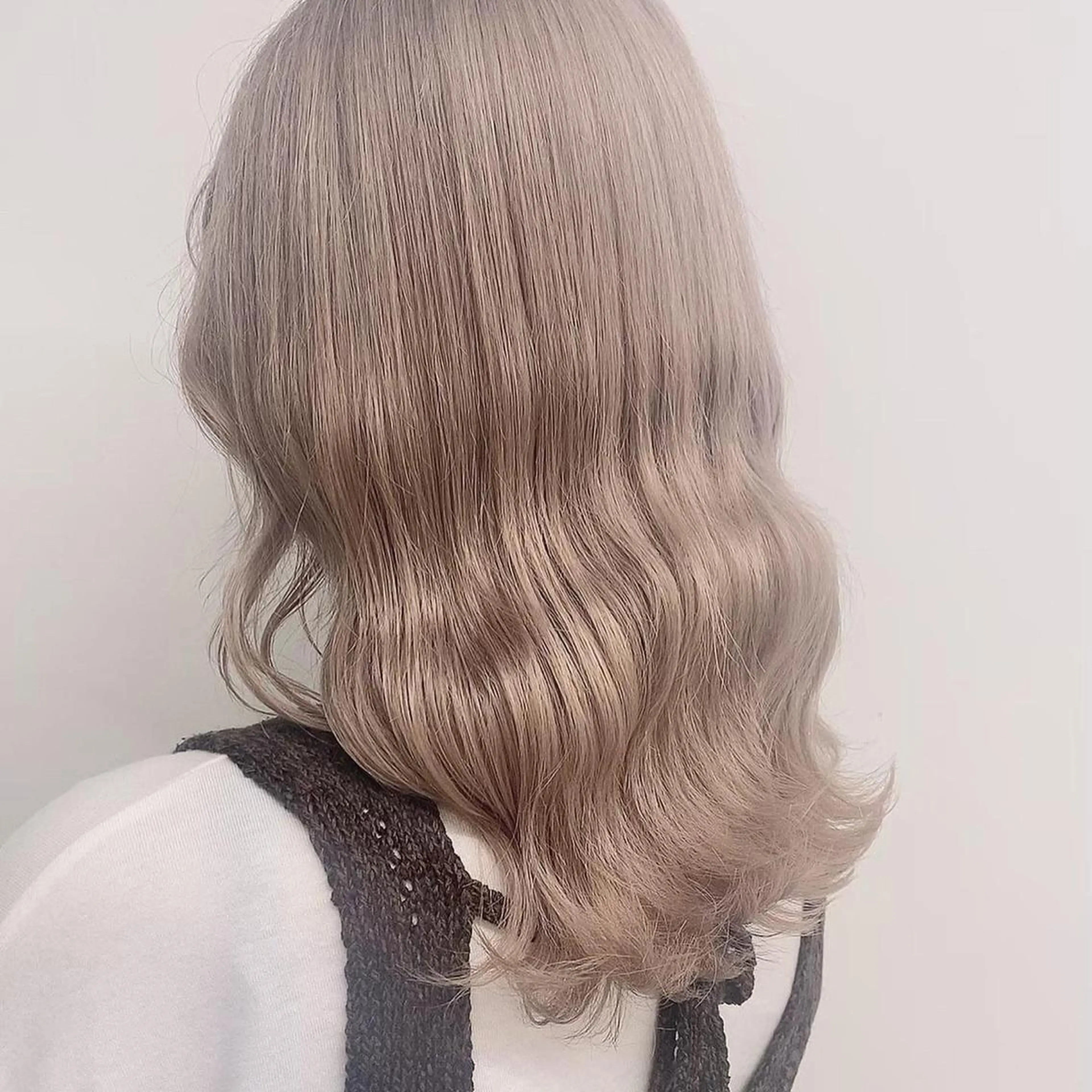 セミロング カラー ヘアアレンジ 🫧うる艶トレンド 🫧透明感カラーのヘアスタイル