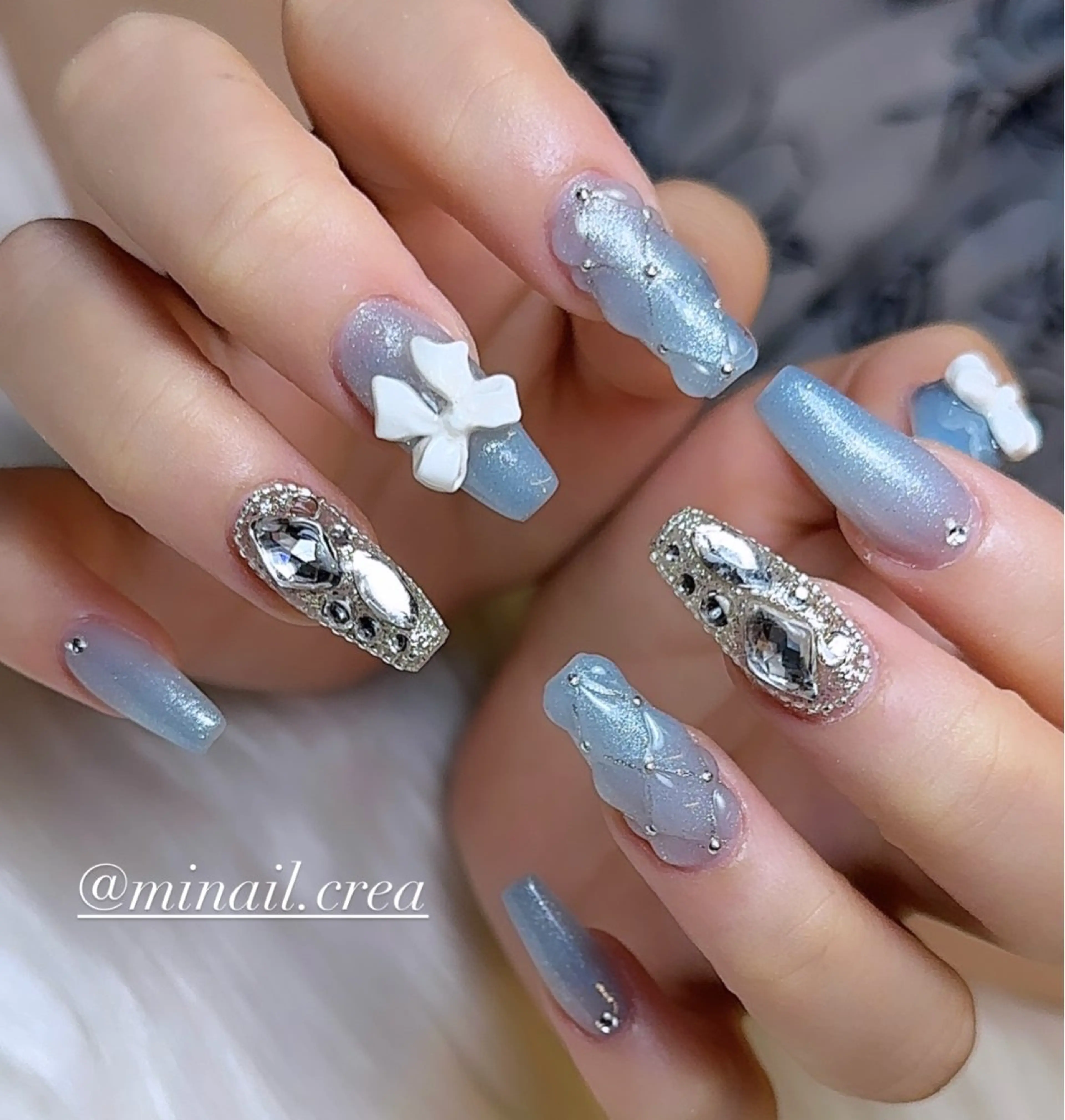 ネイル ブルー キラキラネイル ロングネイル ワンカラーネイル スカルプネイル ハンドネイル CRéA　-private nailsalon-所属・CReA nailのネイルデザイン