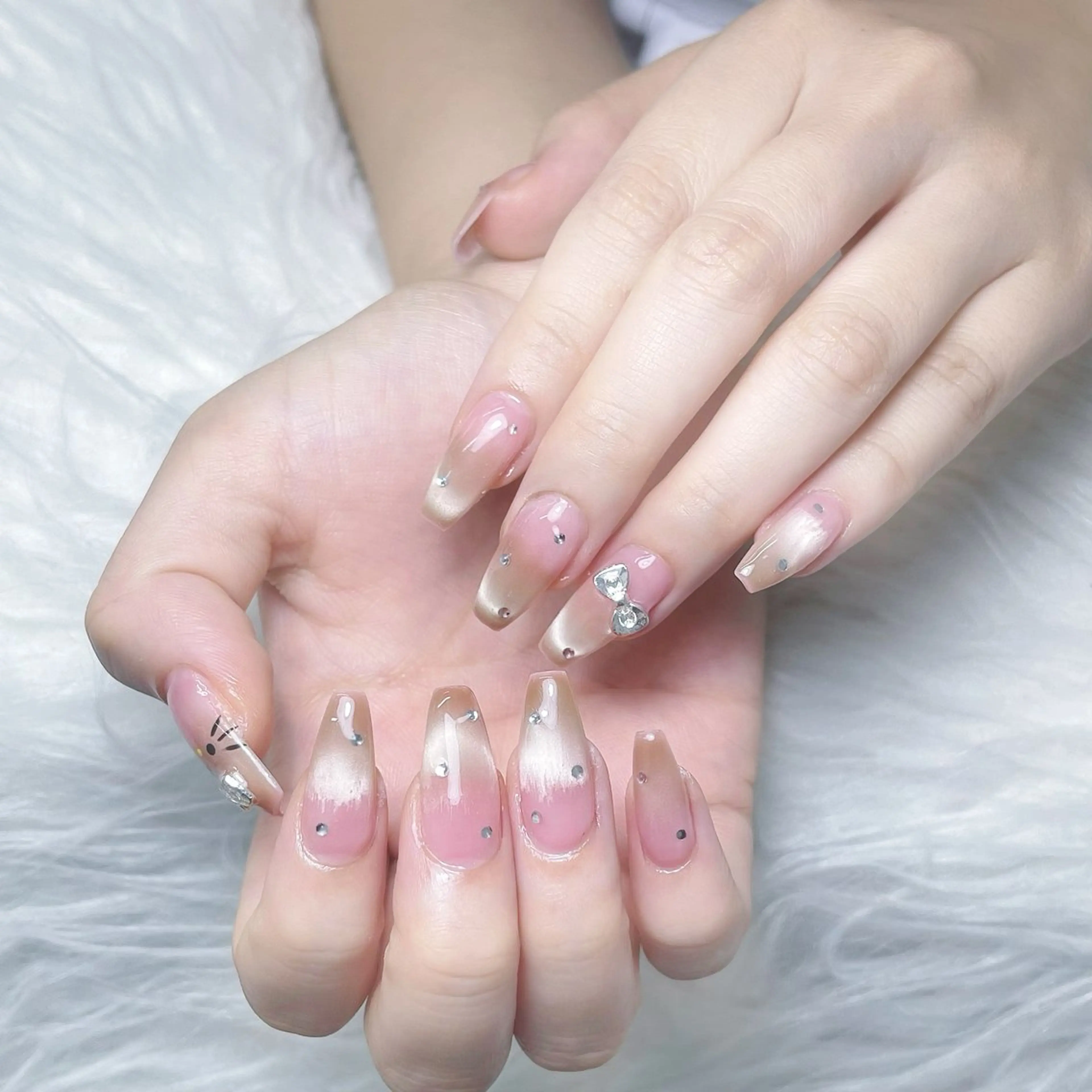 [長さ出し10本] 💅マグネット🧲グラデーション🍒の写真