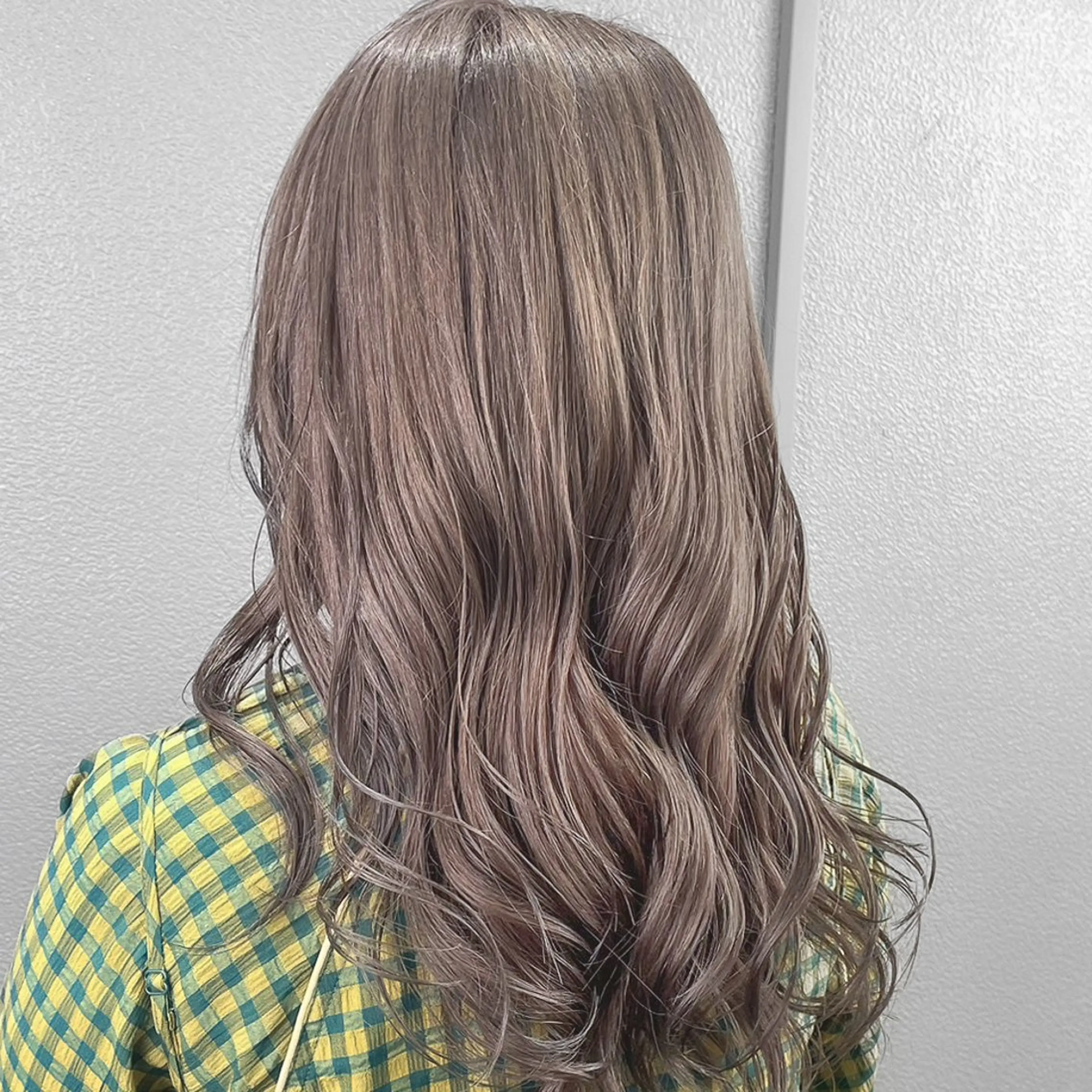 セミロング カラー グレージュ カット ヘアカラー トリートメント 透明感カラー/パーマ 🌀アオノアユミのヘアスタイル