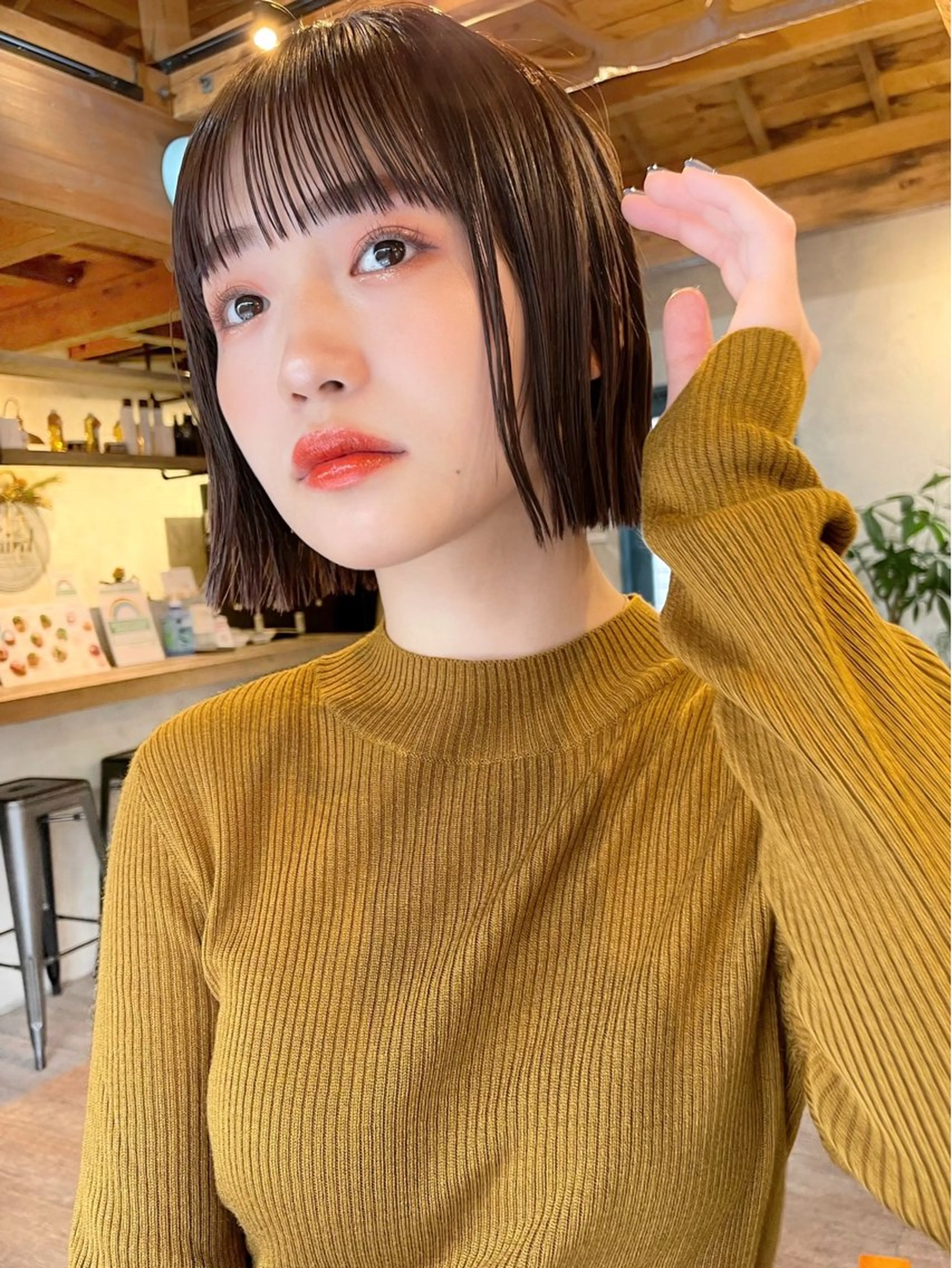ミディアム 切りっぱなしボブ ショートボブ ボブレイヤー ミディアムパーマ ボブ カット ヘアカラー ボブ顔周り 韓国遠藤小雪のヘアスタイル