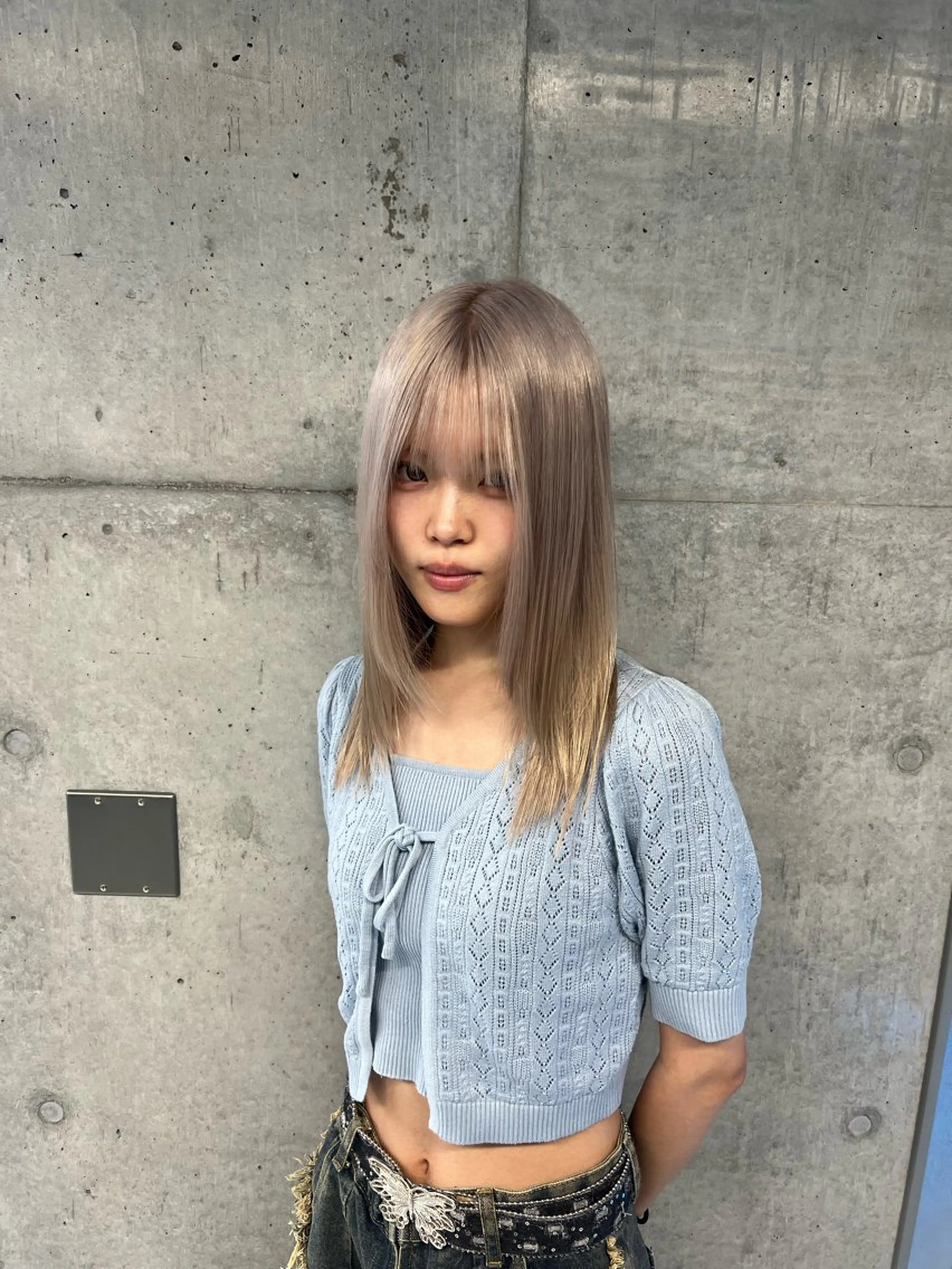 セミロング カラー ヘアカラー トリートメント 👑高評価多数エク ステ×ハイトーン唯澄のヘアスタイル