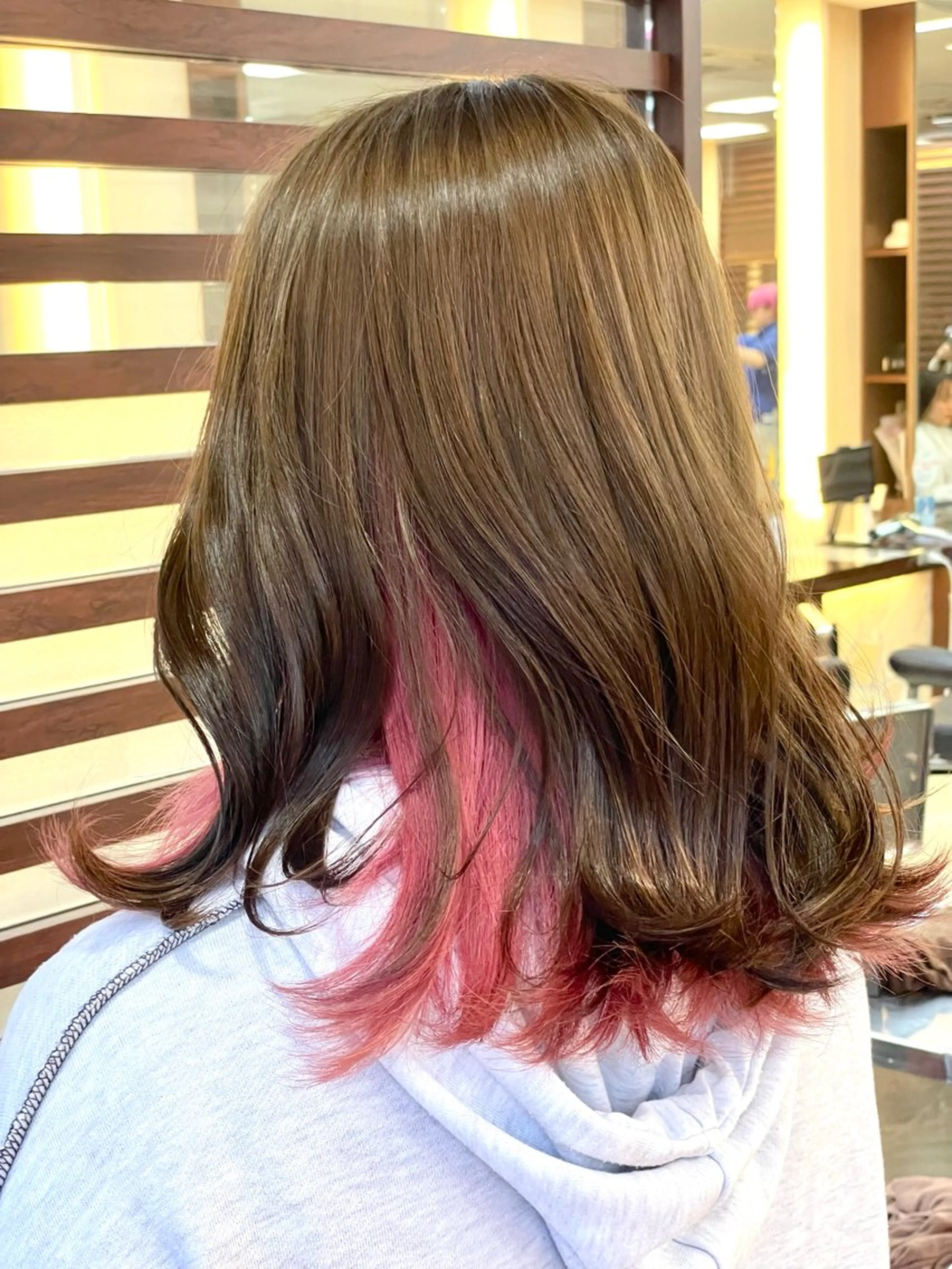 セミロング ヘアカラー アリヤマ メイカのヘアスタイル