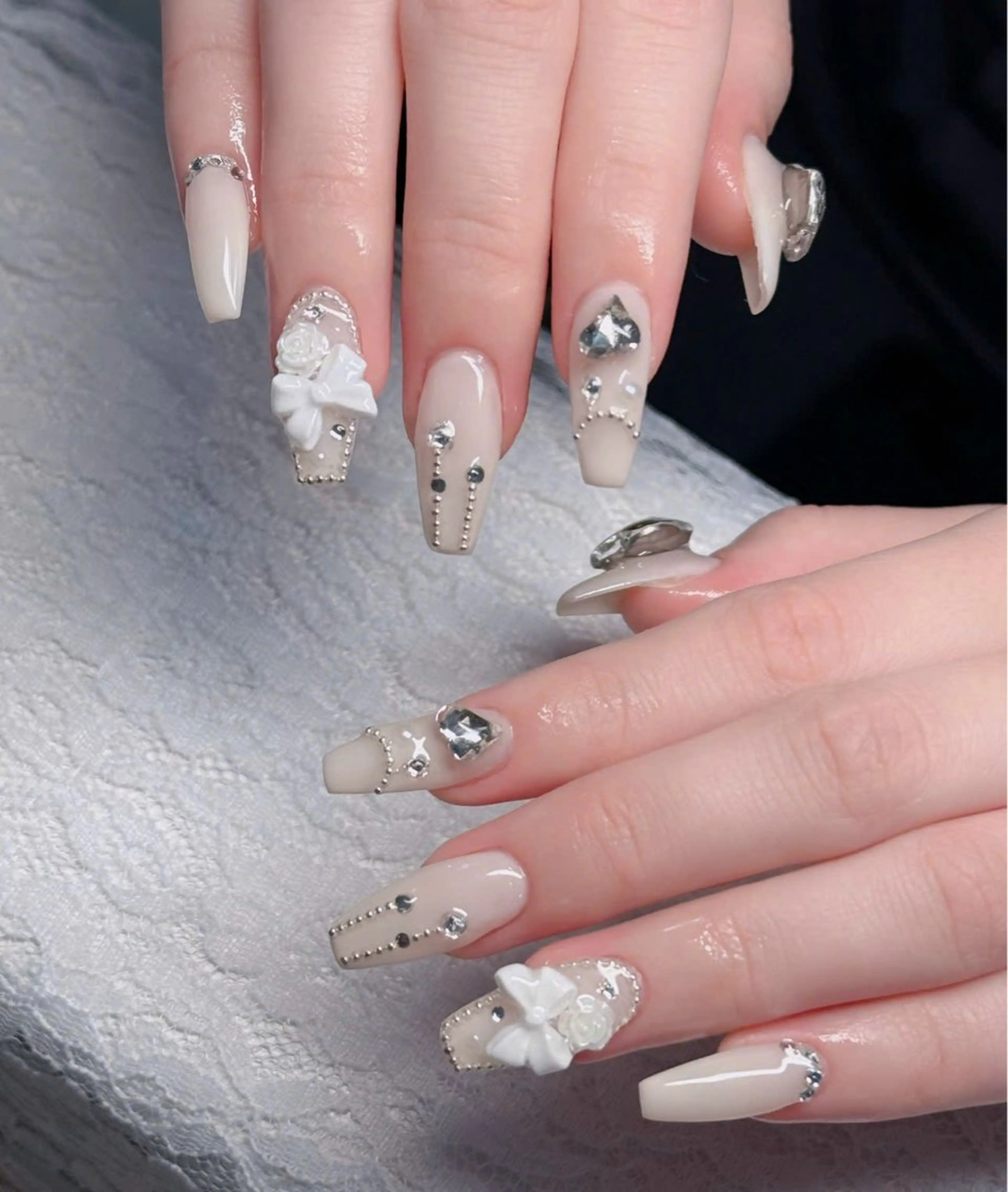 ネイル フレンチネイル ジェルネイル ガラスフレンチ ハロウィン ハート ハンドネイル H.baby Nail Salonのネイルデザイン