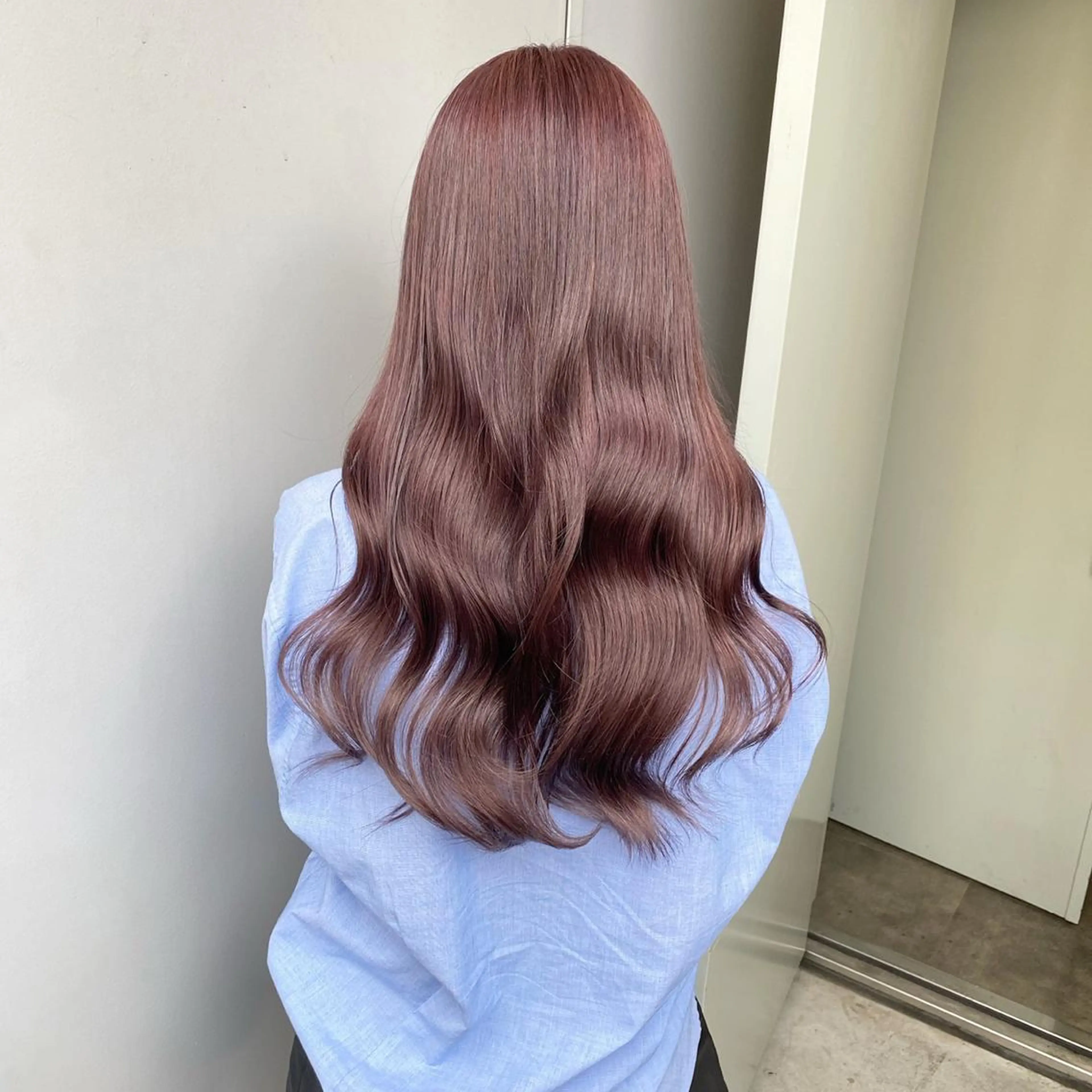 ミディアム ❤︎ワンホンガーリー なハイトーンヘア❤︎のヘアスタイル