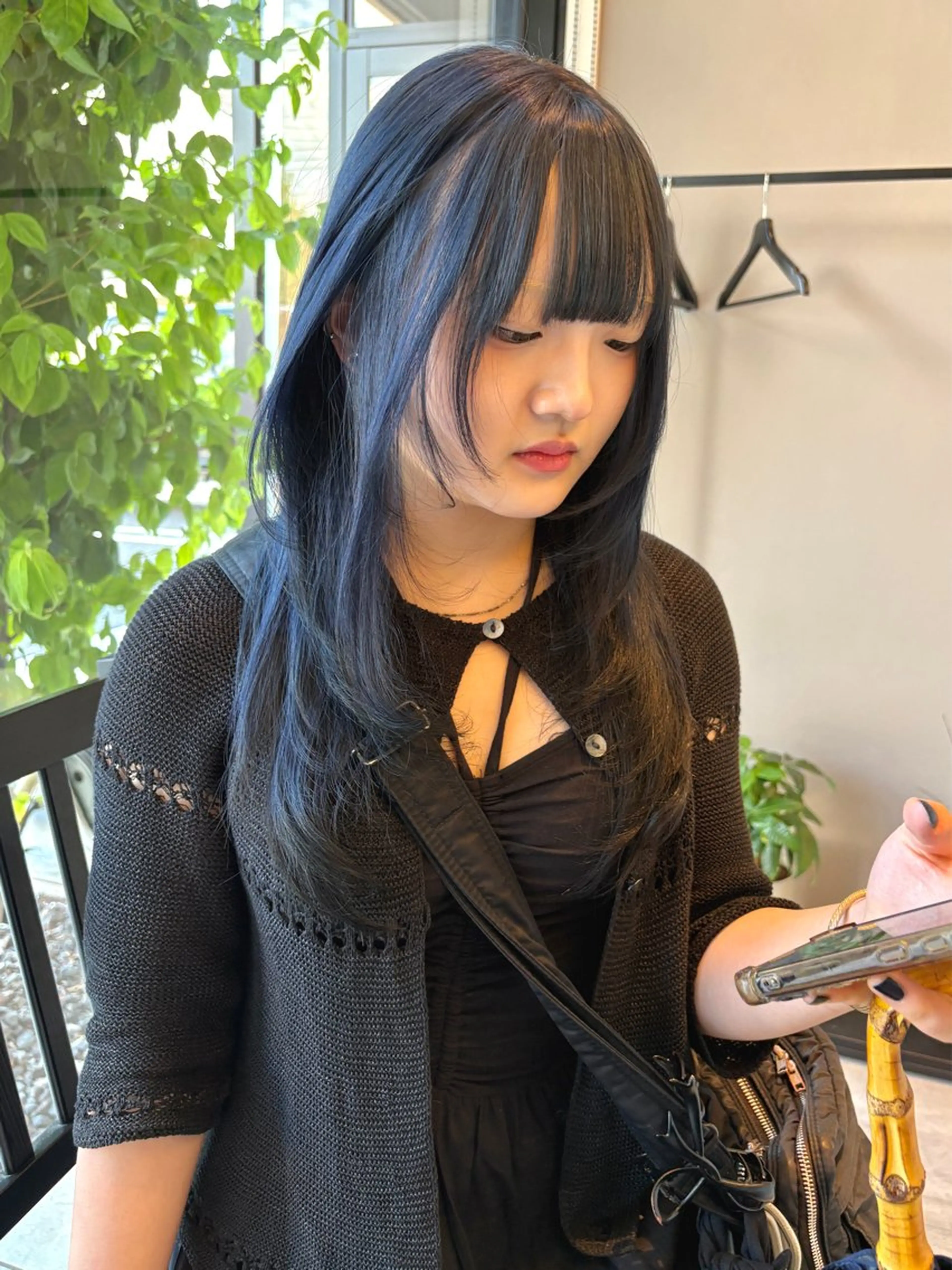 ロング カラー 黒髪 ブルーカラー デザインカラー レイヤーカット シャギー ヘアカラー niil所属・REINA /niil/女性限定のヘアスタイル