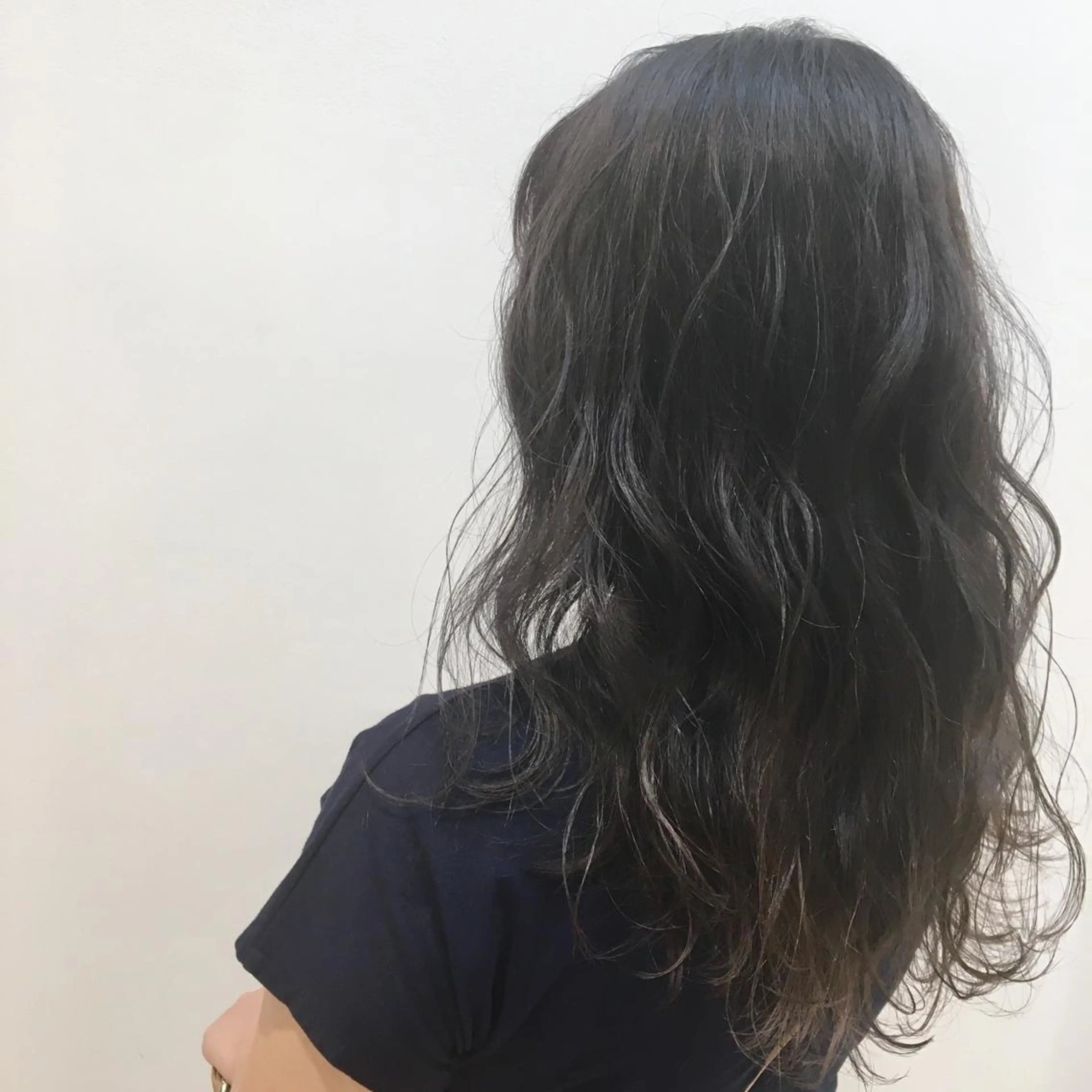 セミロング カラー loca by tree所属・うる艶暖色カラー HARUNAのヘアスタイル