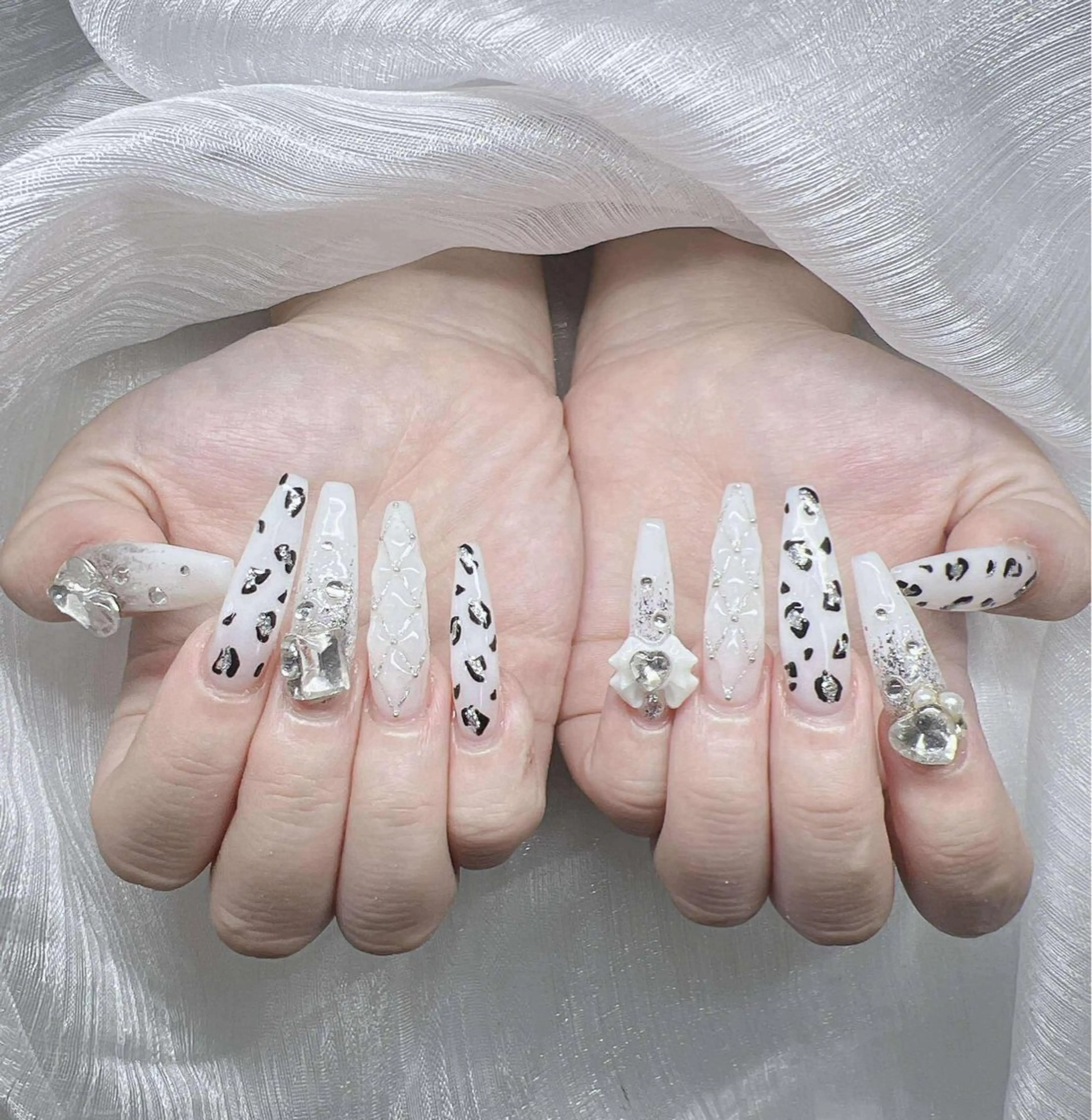 ネイル 長さ出し グラデーション 卒業式 キラキラネイル マグネットネイル ハンドネイル Lee Nailsのネイルデザイン