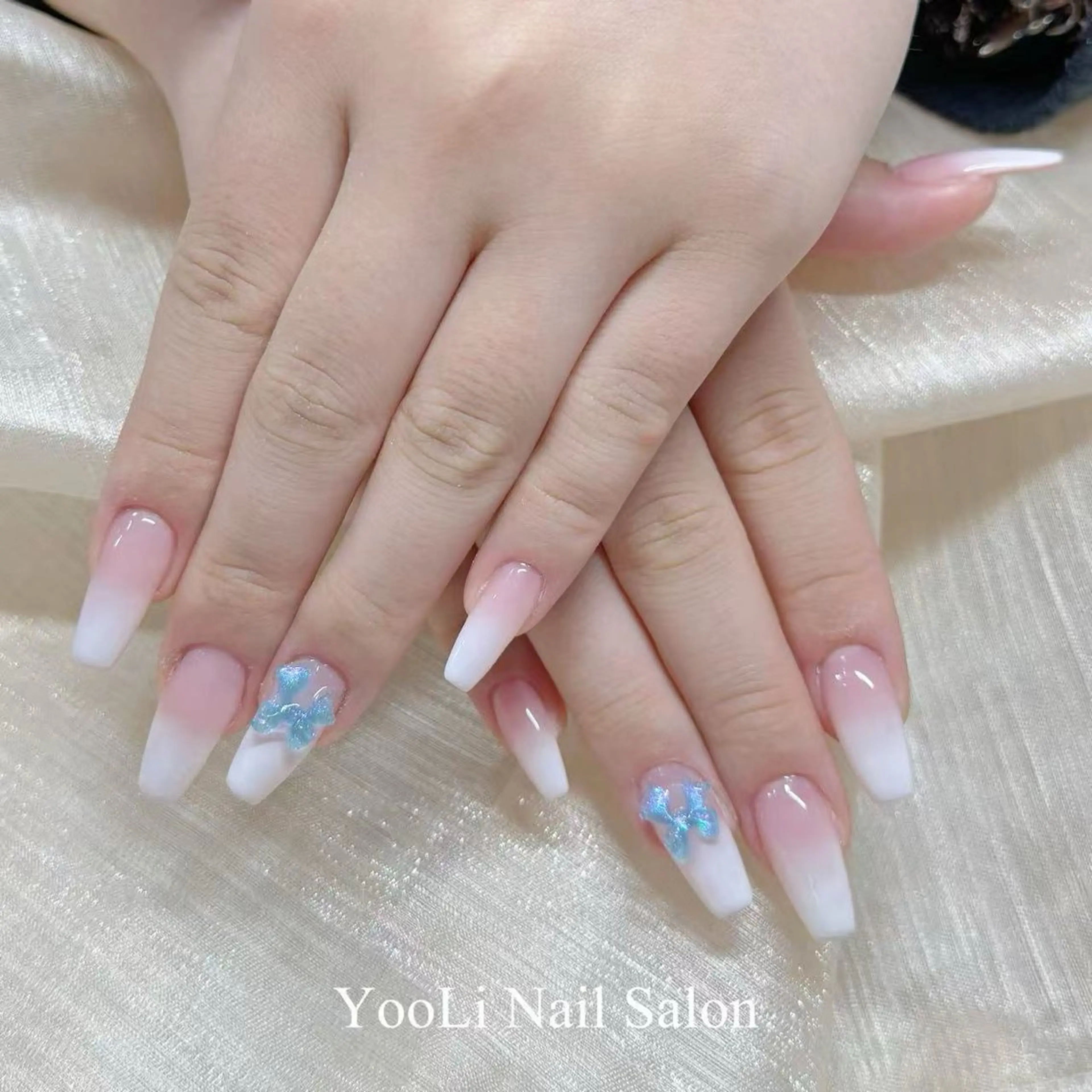 ネイル オーロラネイル チークネイル フレンチネイル ガラスフレンチ グラデーション ハンドネイル 🎀 あやのネイルデザイン