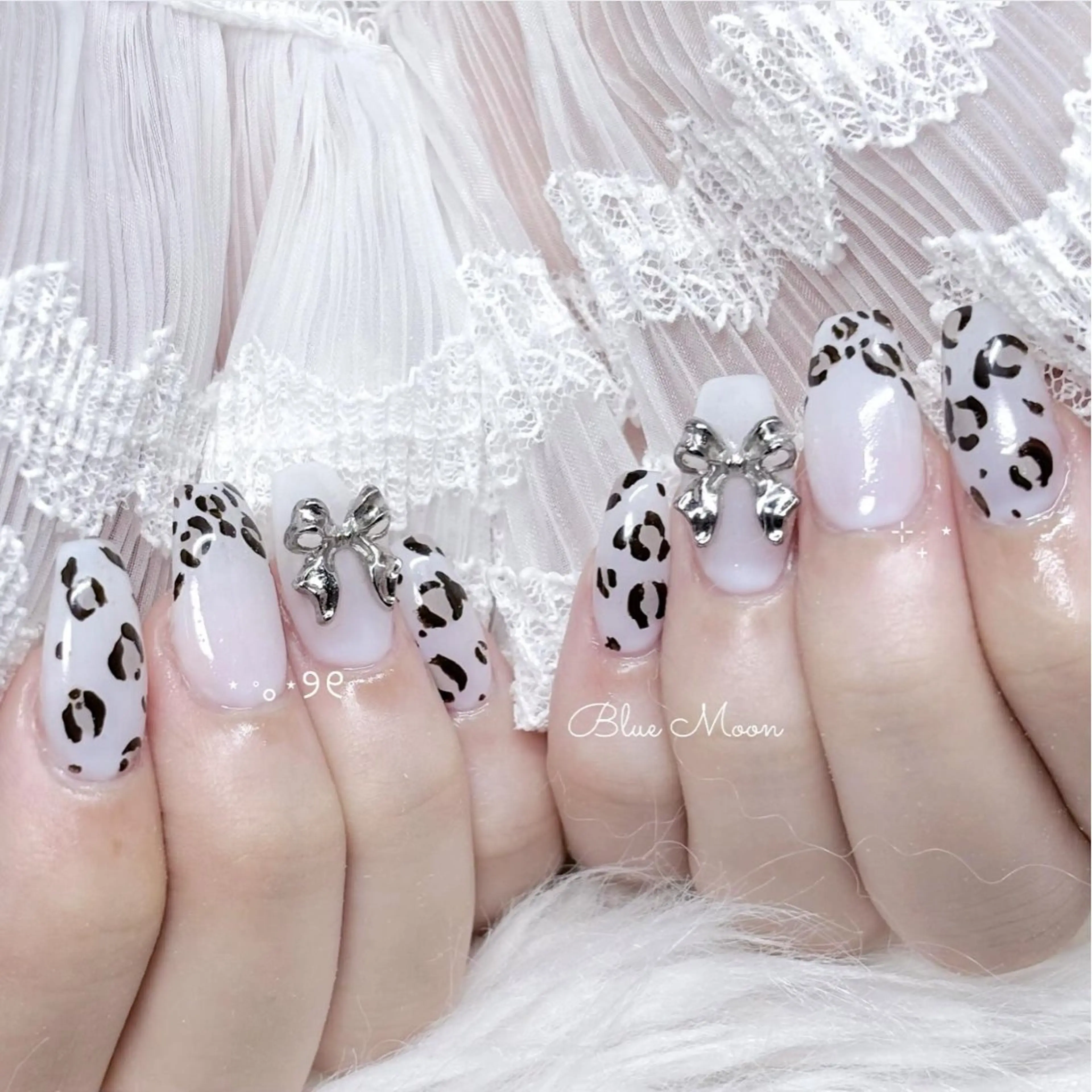 ネイル リボン ハンドネイル フットネイル ハンドケア nail salon Blue Moonのネイルデザイン