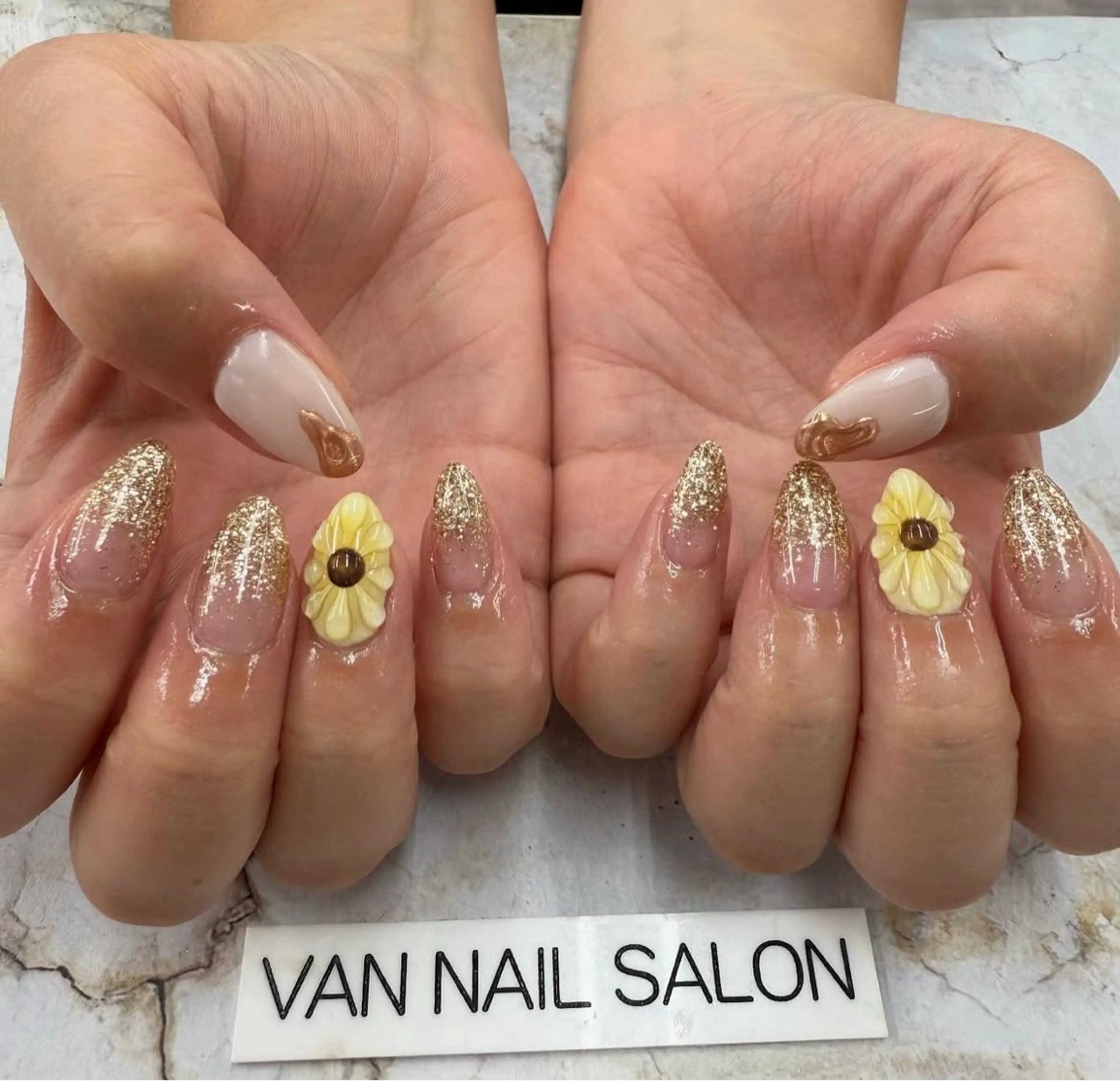 ネイル ハンドネイル Van Nail 本厚木店所属・Van Nail Salonのネイルデザイン