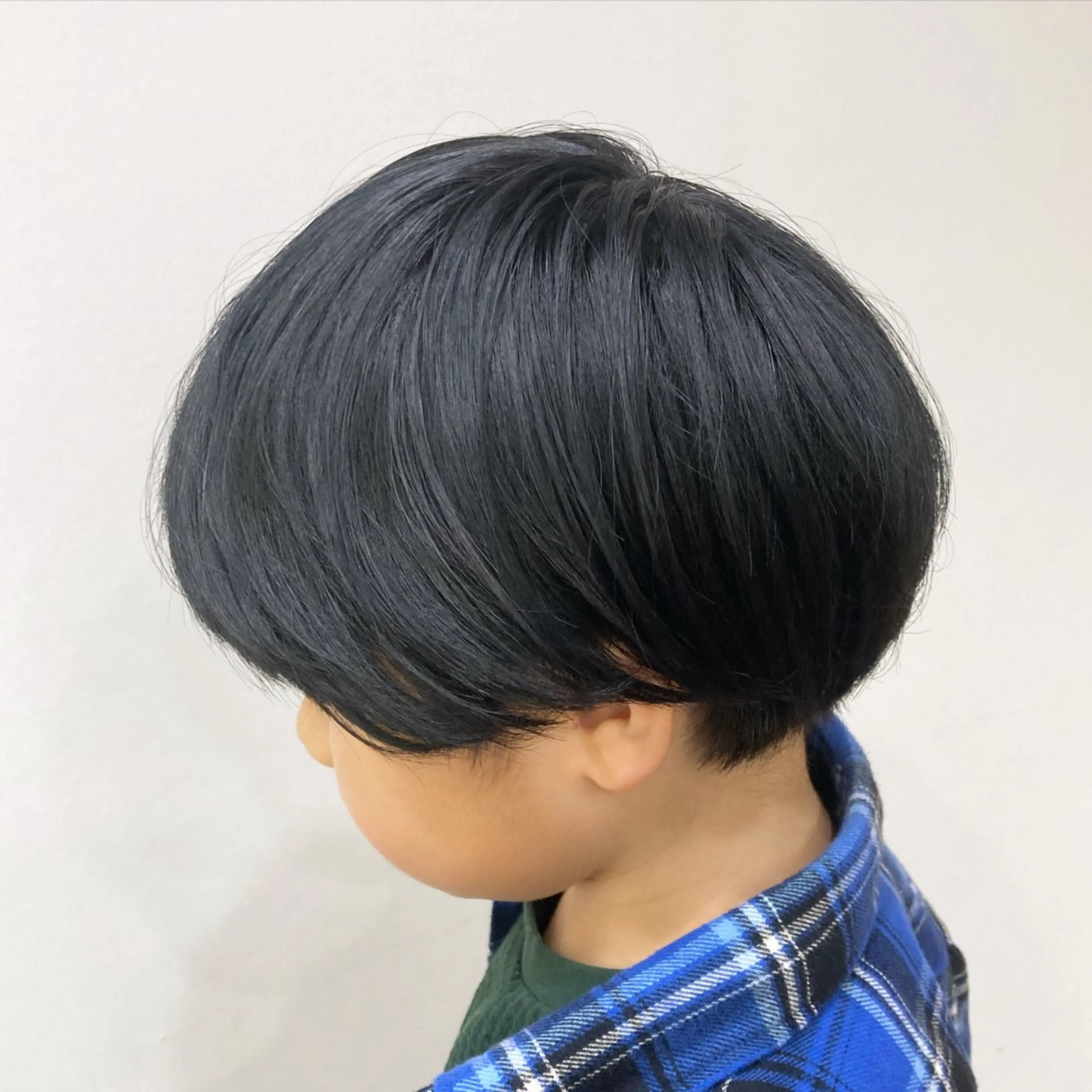 カラー メンズ メンズブリーチ 黒髪 ブリーチ ブルーカラー ブルーブラック ヘアカラー 海琉/ハイトーン/ 透明感カラー💛のヘアスタイル