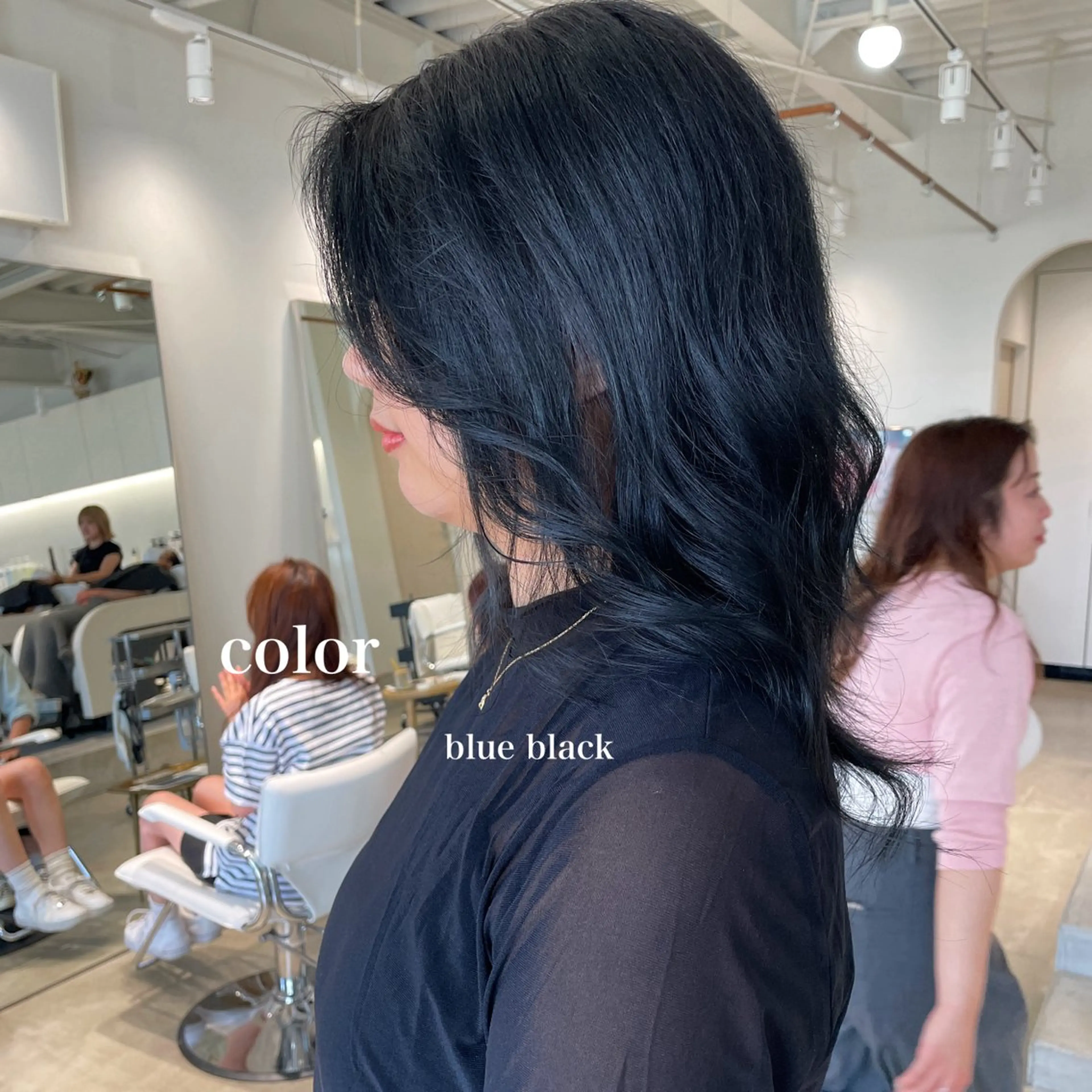 ロング カラー 黒髪 ブルーカラー ブルーブラック 峯崎 葵のヘアスタイル